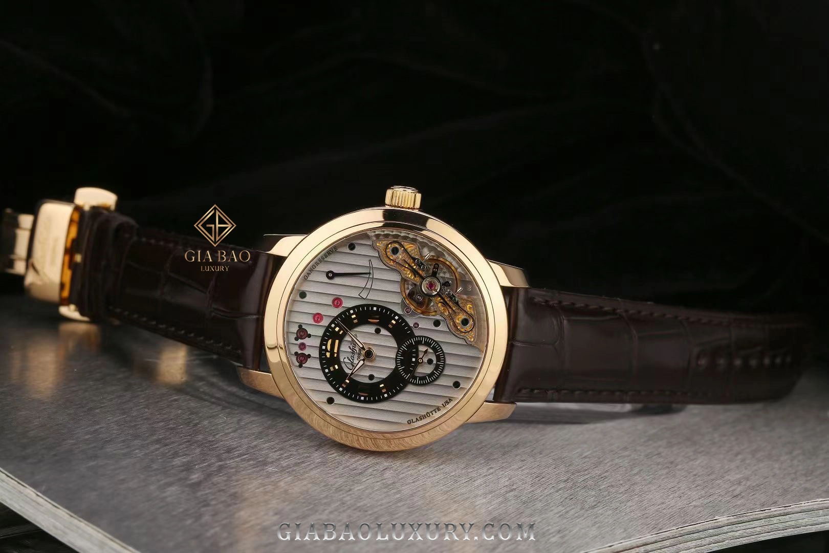 Glashütte Original PanoInverse XL vàng hồng: vỏ vàng hồng 42 mm và dây da