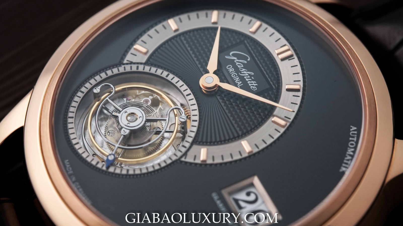 Glashütte Original PanoMaticTourbillon 93-01: tourbillon bay