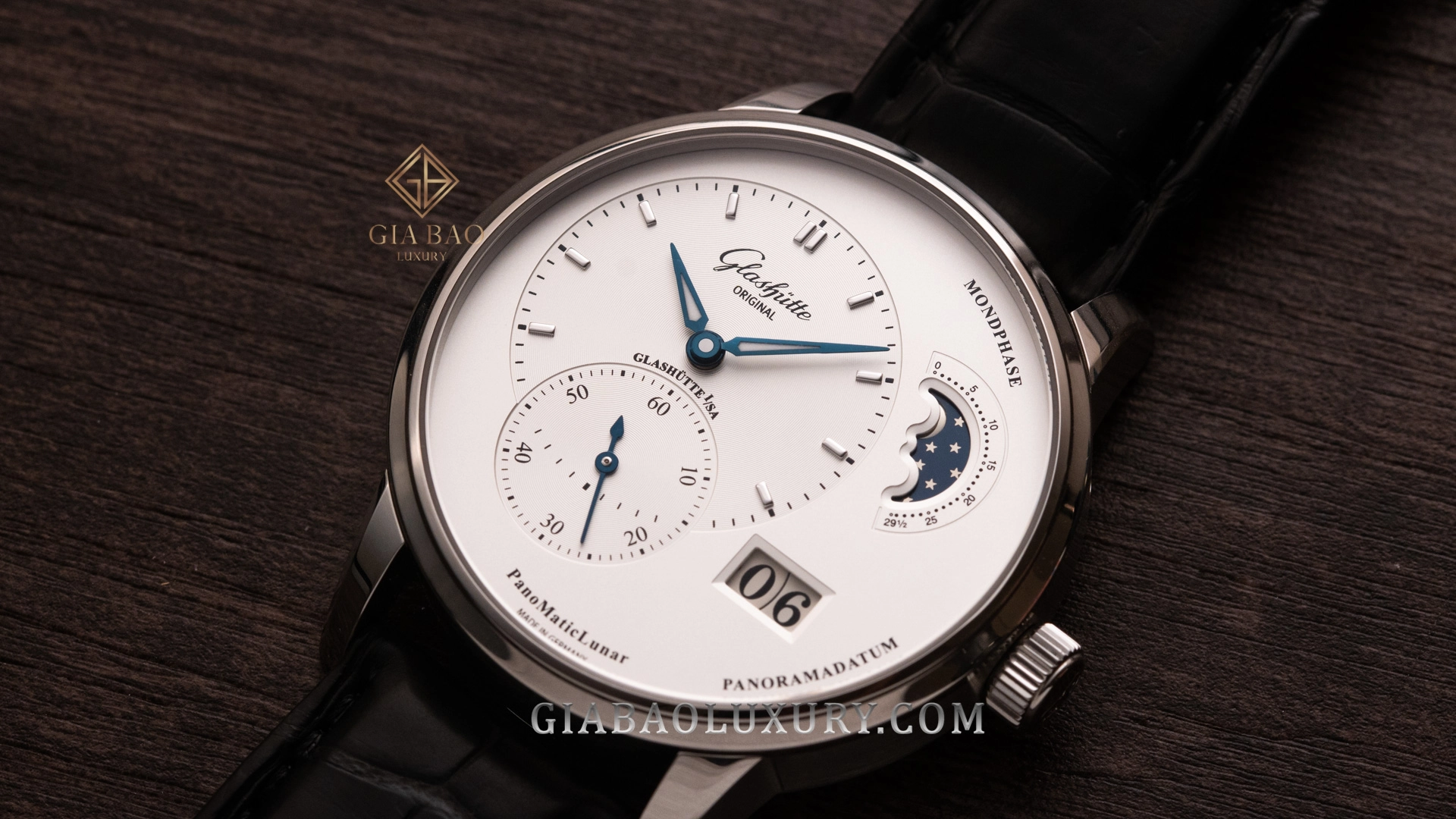Glashütte Original PanoMaticLunar 1-90-02-42-32-05: Glashütte Original PanoMaticLunar mặt số bạc