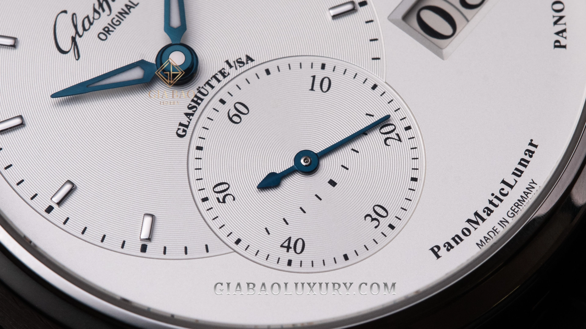 Glashütte Original PanoMaticLunar 1-90-02-42-32-05: mặt giây nhỏ và thang giây trên PanoMaticLunar