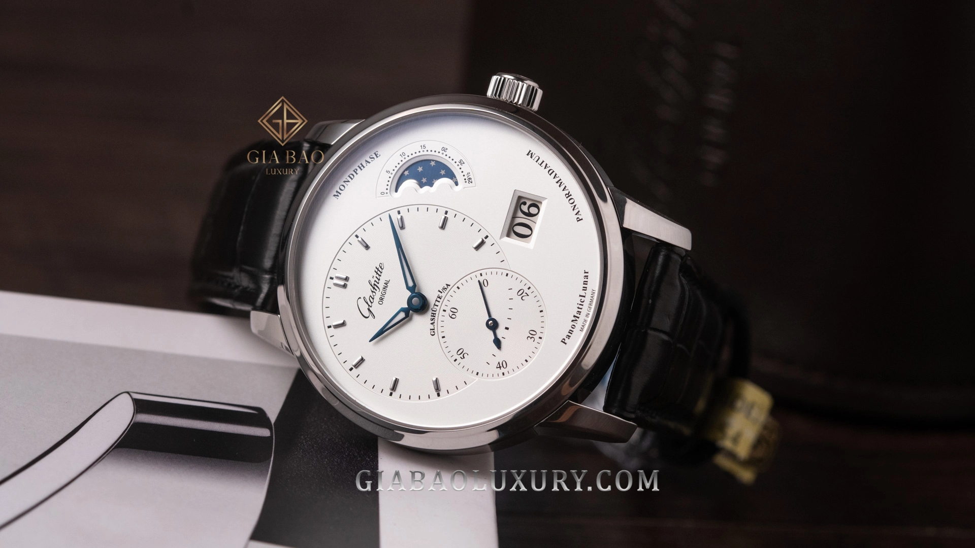 Glashütte Original PanoMaticLunar 1-90-02-42-32-05: vỏ thép 40 mm của PanoMaticLunar