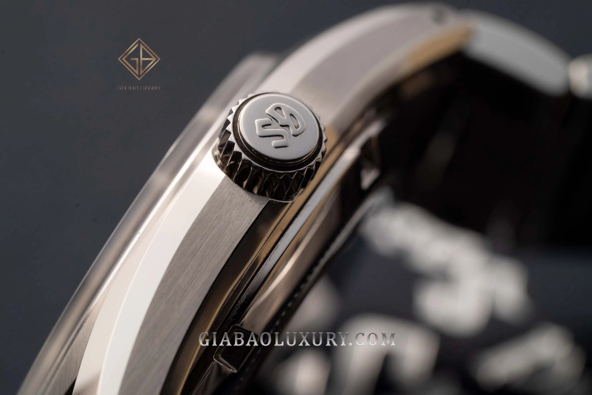 Grand Seiko SBGH273 Shubun: mặt số đêm thu: Vỏ 62GS bằng thép nhìn từ cạnh