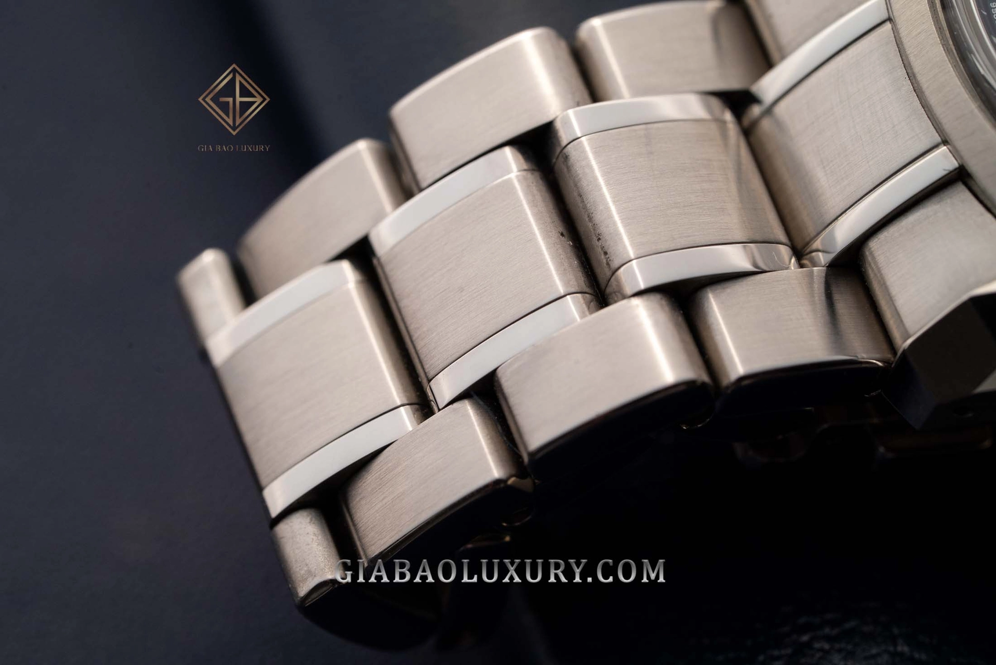 Grand Seiko SBGH273 Shubun: mặt số đêm thu: Núm chỉnh giờ đặt tại vị trí 4 giờ