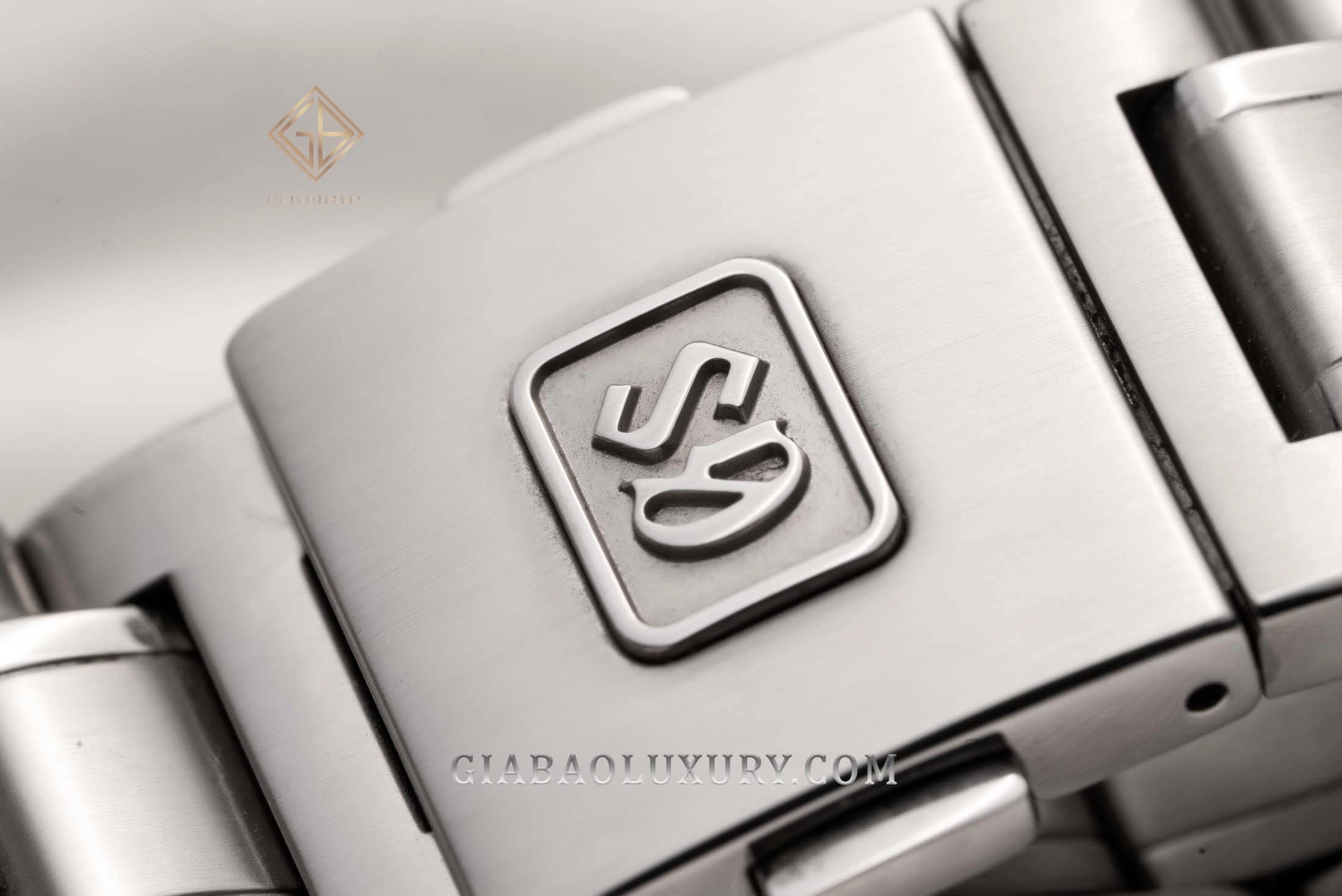 Grand Seiko SBGJ201 Mt. Iwate: GMT Hi-Beat 5 Hz: Khóa gập của dây thép Grand Seiko SBGJ201