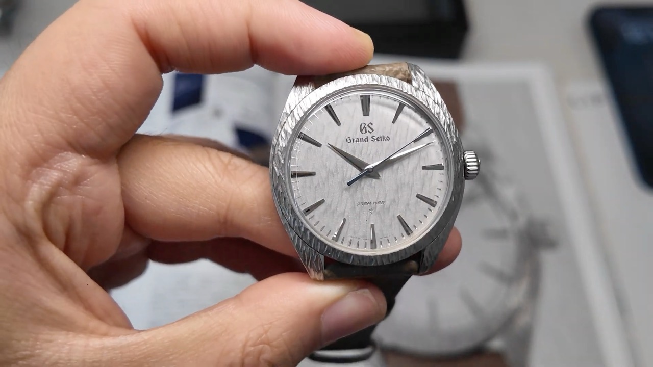 Mặt số White Birch màu bạc của Grand Seiko SBGZ009