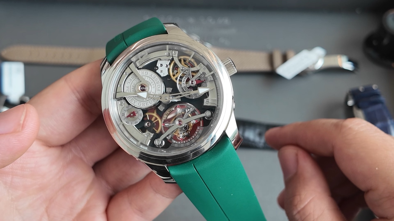 Greubel Forsey Double Tourbillon 30° Technique nhìn góc nghiêng, lộ chữ khắc trên viền vỏ