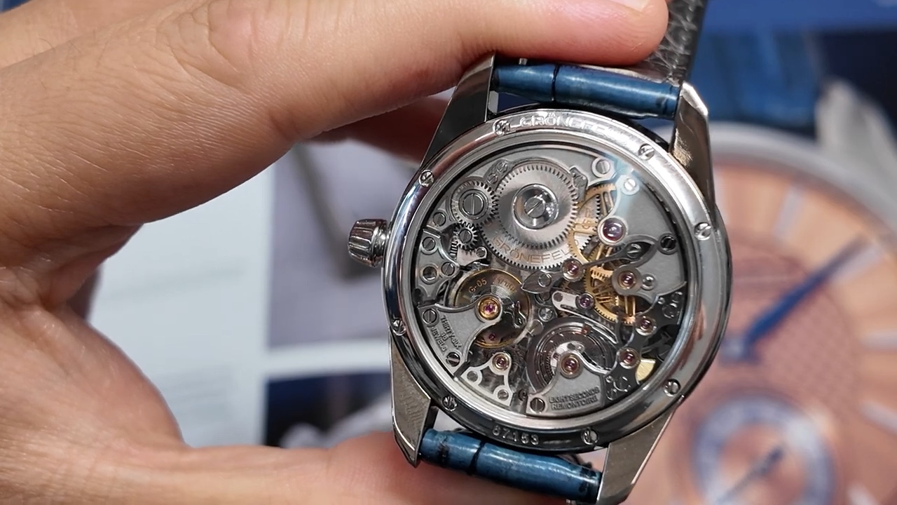 Calibre G-05 của Grönefeld 1941 Remontoire qua đáy kính
