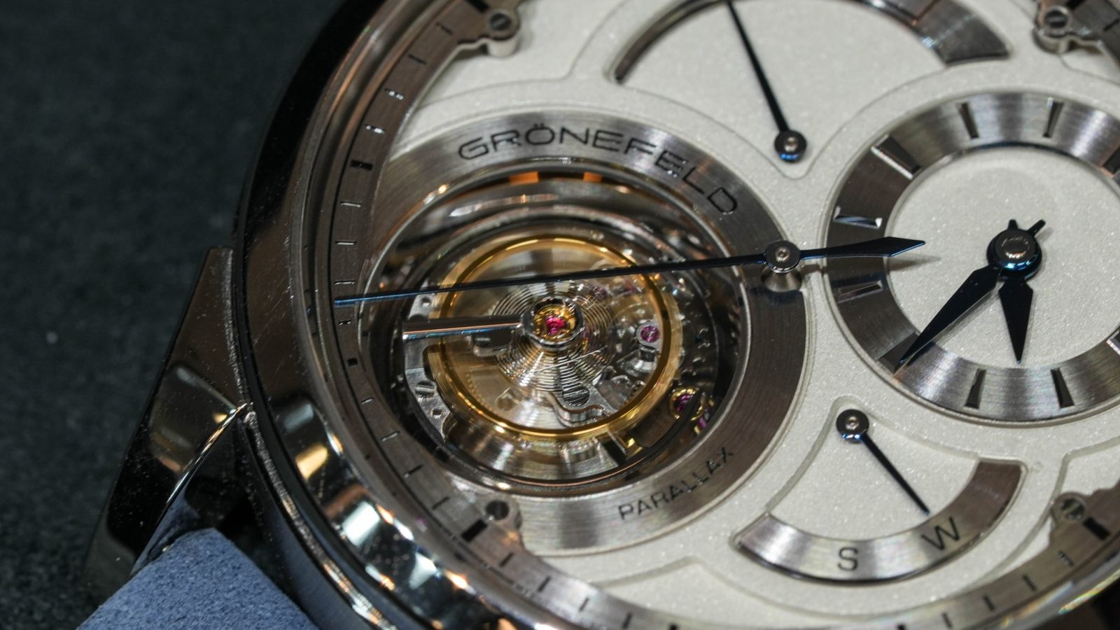 Grönefeld Parallax Tourbillon 1912: tourbillon ba chiều