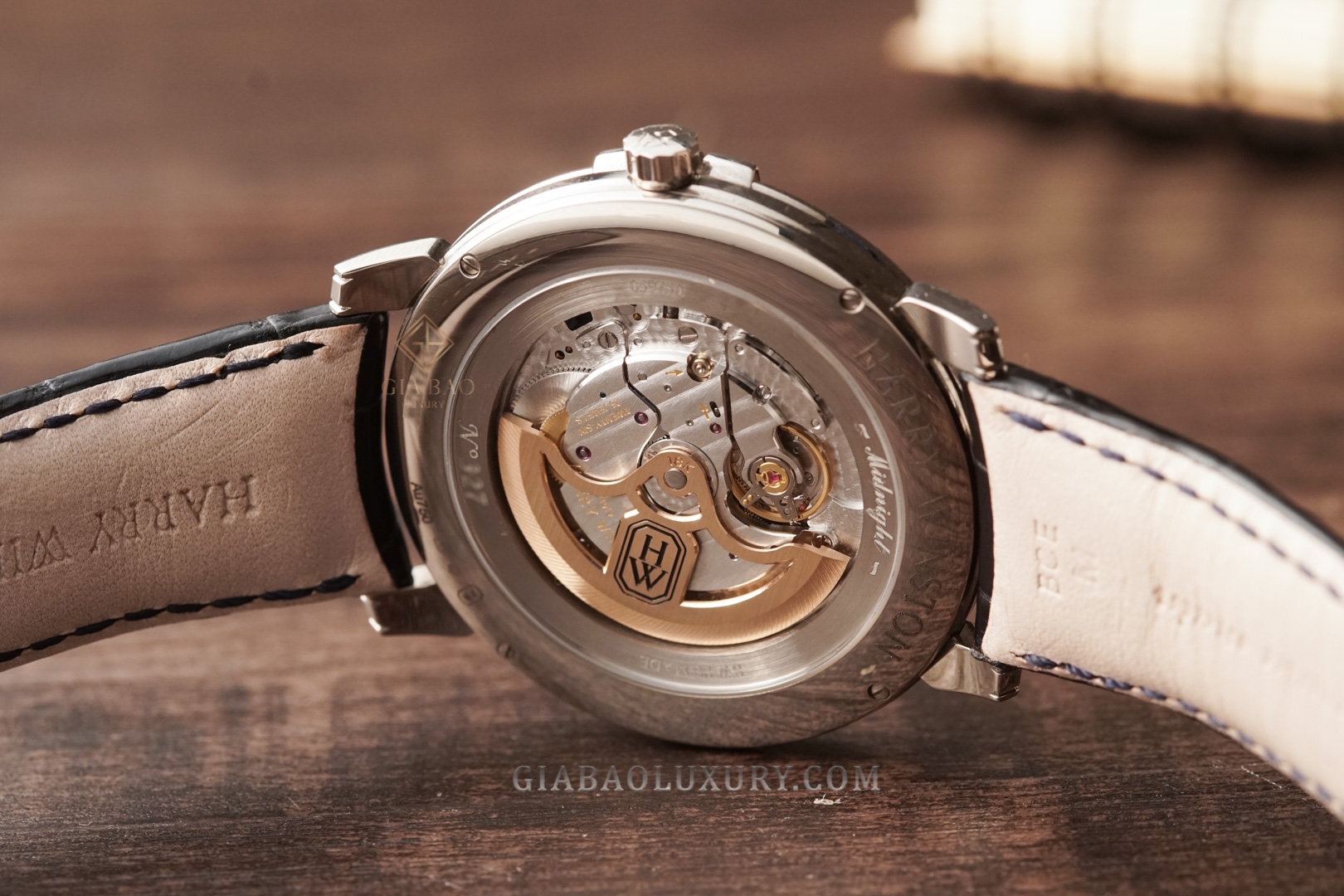 Mặt sau Harry Winston Midnight Blue