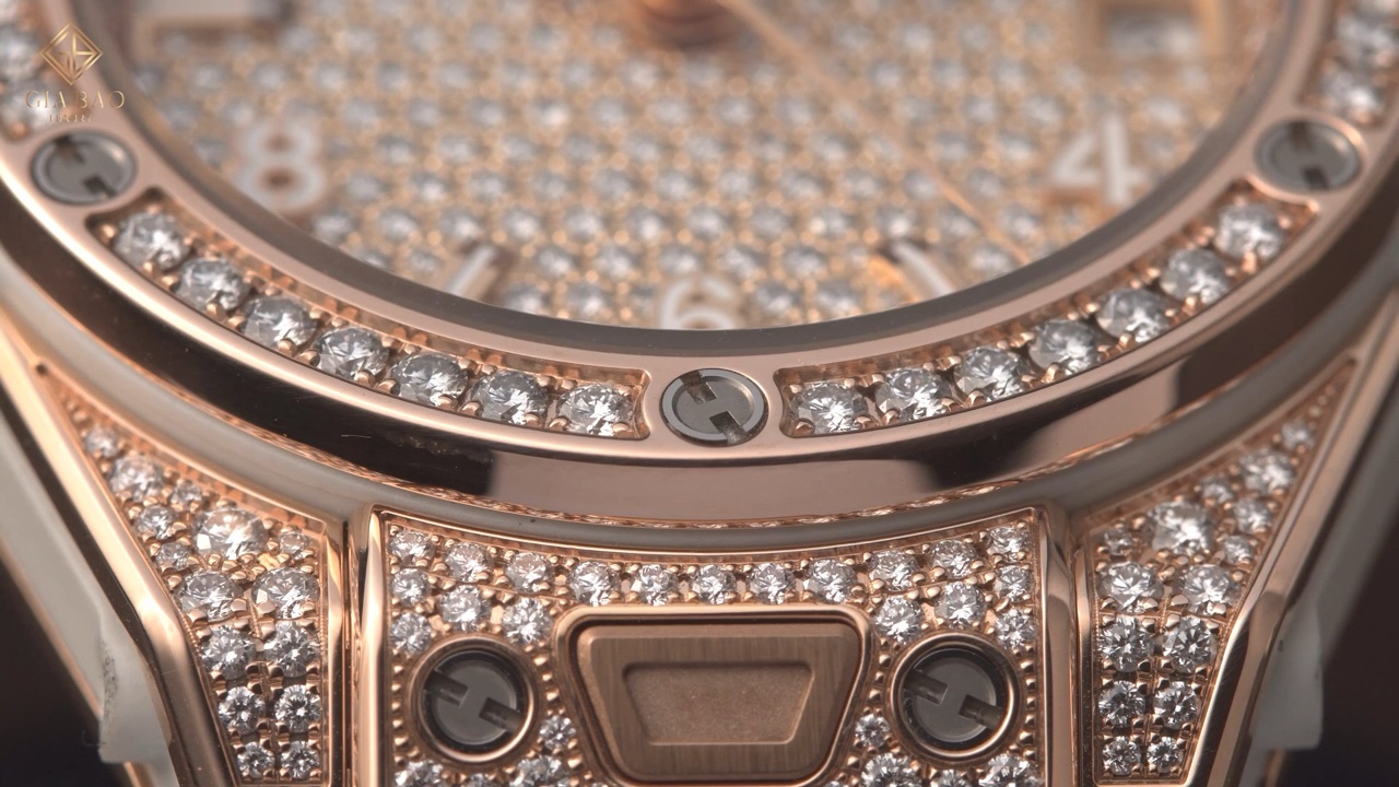 Vành và vỏ King Gold nạm kim cương của Hublot Big Bang One Click Full Pavé