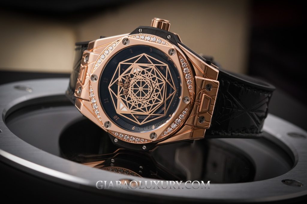 Hublot Big Bang Sang Bleu 39 mm: hình học chuyển động: Hublot Big Bang One Click Sang Bleu King Gold 39 mm