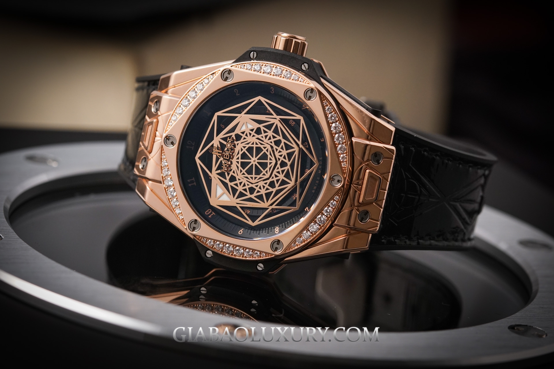 Hublot Big Bang Sang Bleu 39 mm: hình học chuyển động: Hublot Big Bang One Click Sang Bleu King Gold 39 mm