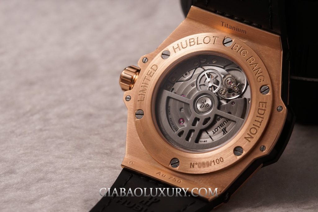 Hublot Big Bang Sang Bleu 39 mm: hình học chuyển động: mặt đáy của Big Bang One Click Sang Bleu