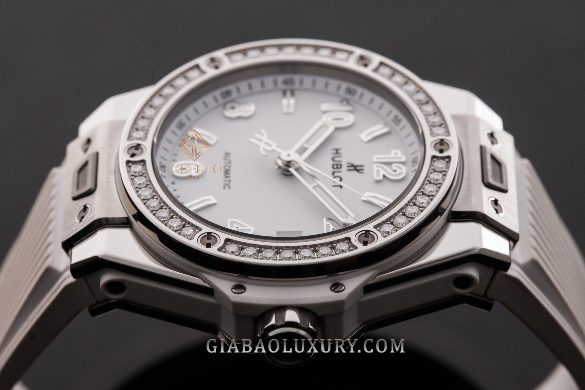 Hublot Big Bang One Click Steel White Diamonds 39 mm: Hublot Big Bang One Click Steel White Diamonds nhìn chính diện