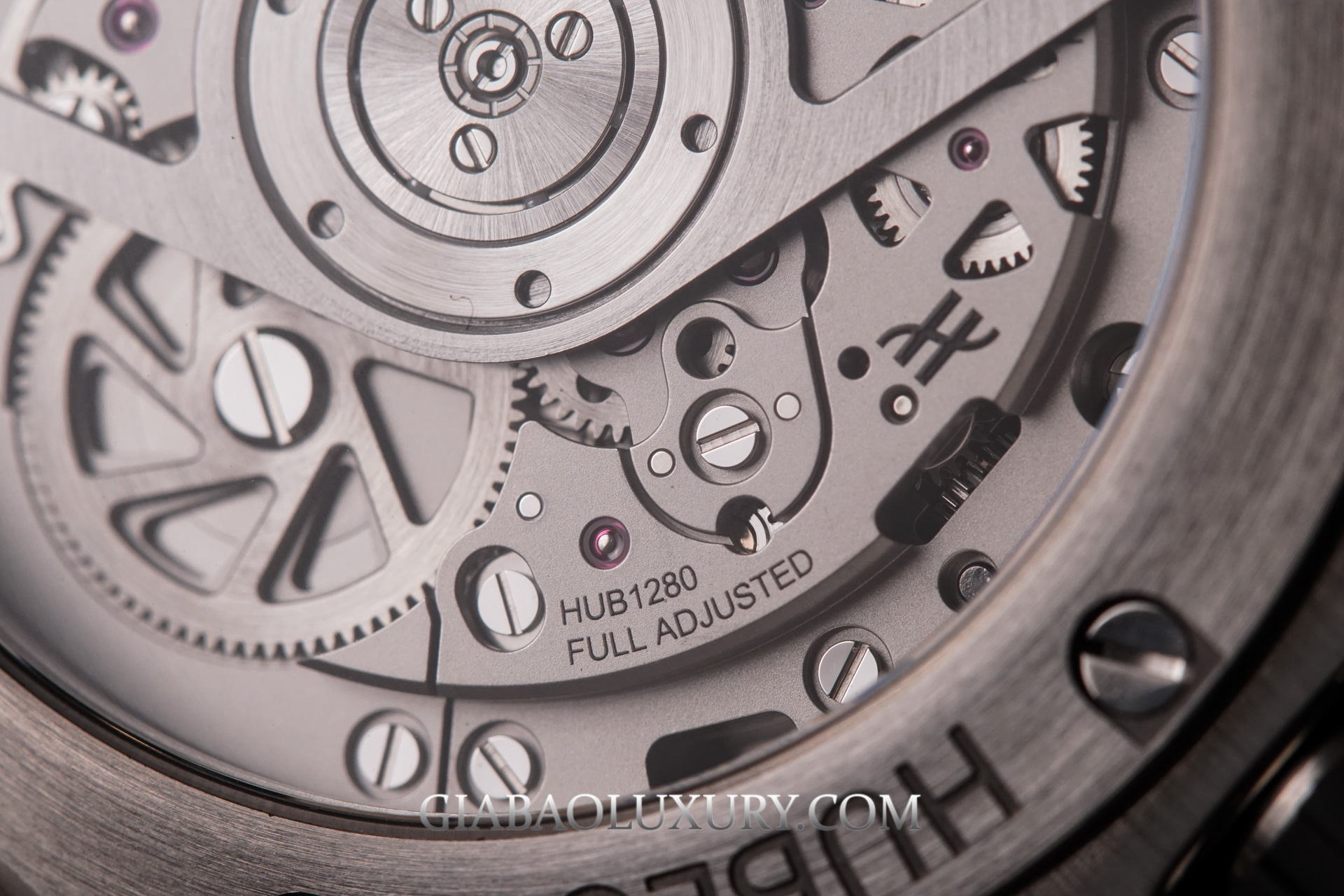 Hublot Big Bang Unico 42 và 45 mm: khác biệt kỹ thuật: mặt số mở với cơ cấu chronograph Unico