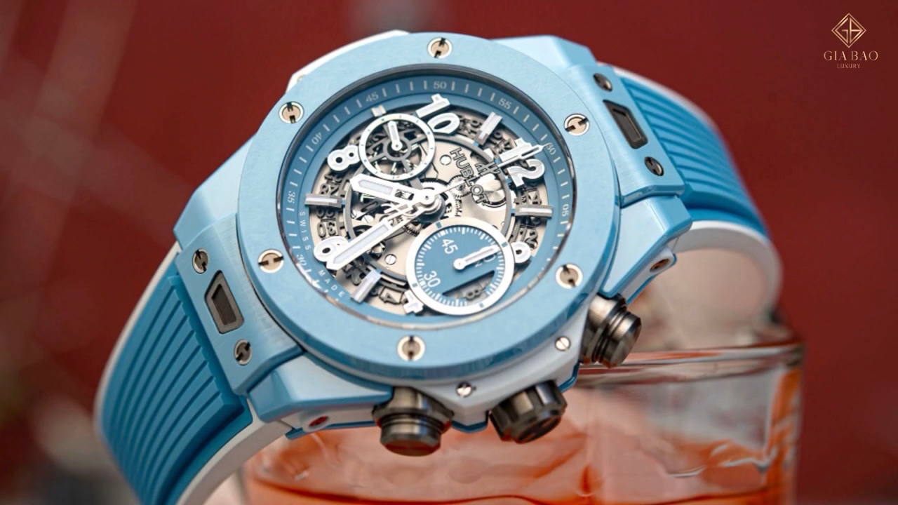 Hublot Big Bang Unico 45 Sky Blue nhìn nghiêng chính diện