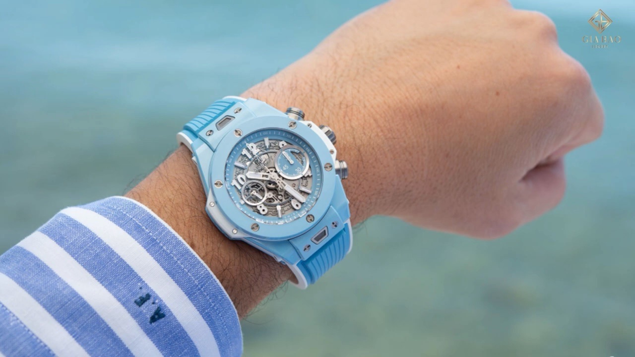 Hublot Big Bang Unico 45 Sky Blue trên cổ tay