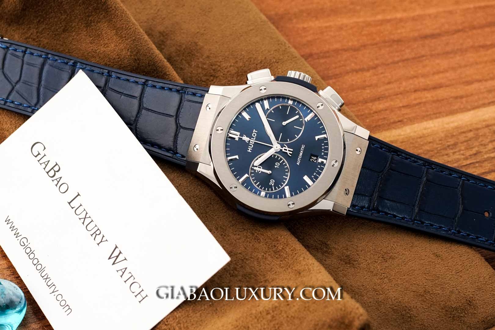 Hublot Big Bang 301.SX.7170.LR mặt xanh và dây da cao su xanh