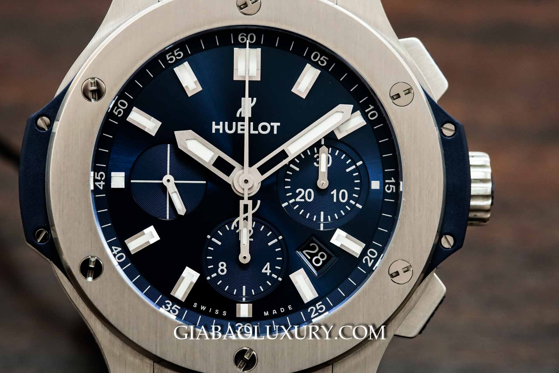 Cận cảnh mặt Hublot Big Bang 301.SX.7170.LR