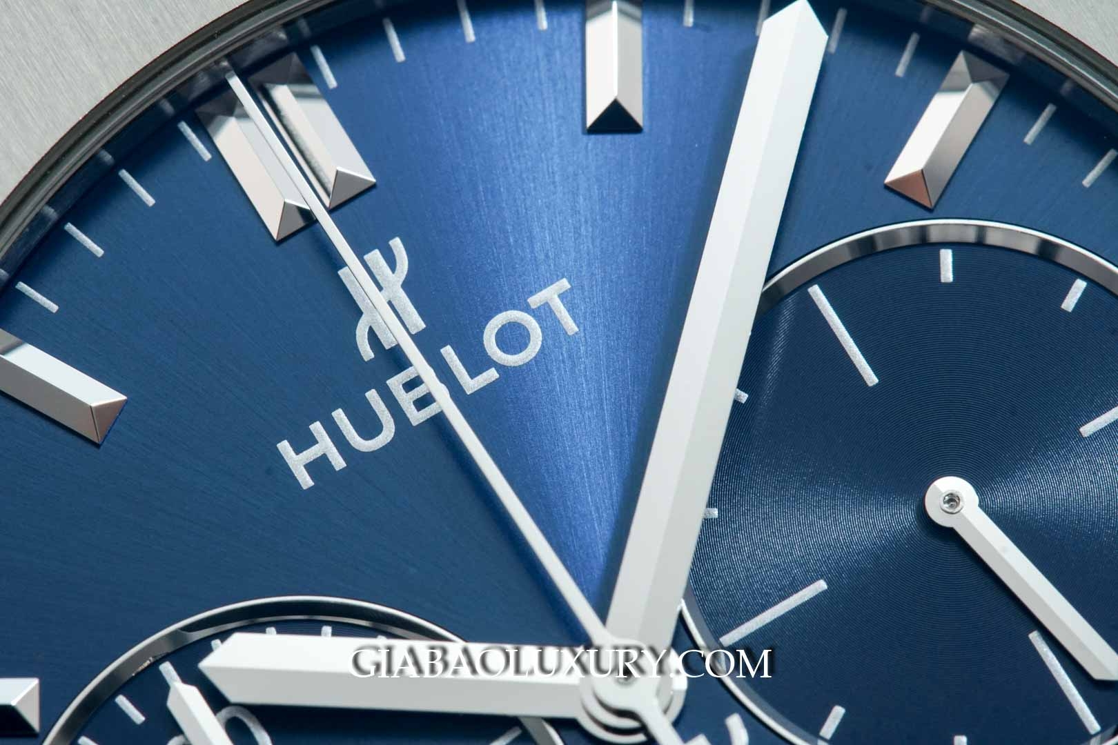 Hublot Classic Fusion Chronograph Titanium Blue 45 mm: mặt số xanh và hai bộ đếm chronograph