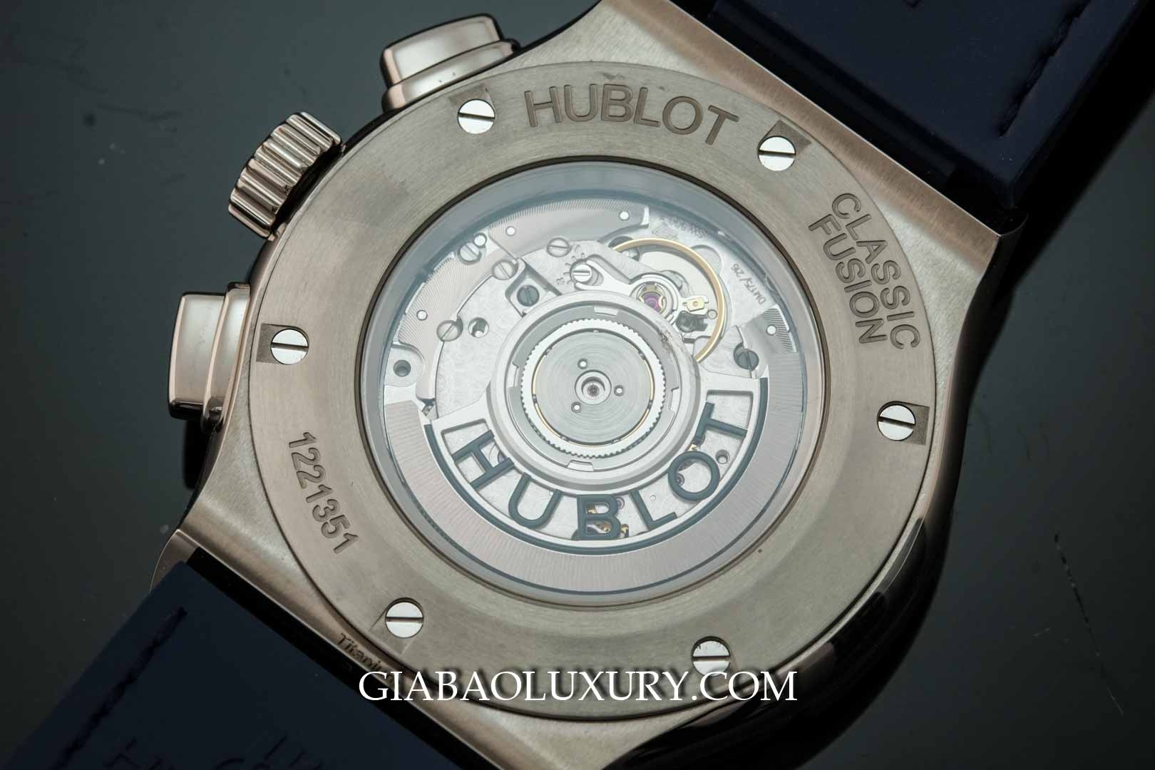 Hublot Classic Fusion Chronograph Titanium Blue 45 mm: mặt đáy sapphire và bộ máy tự động