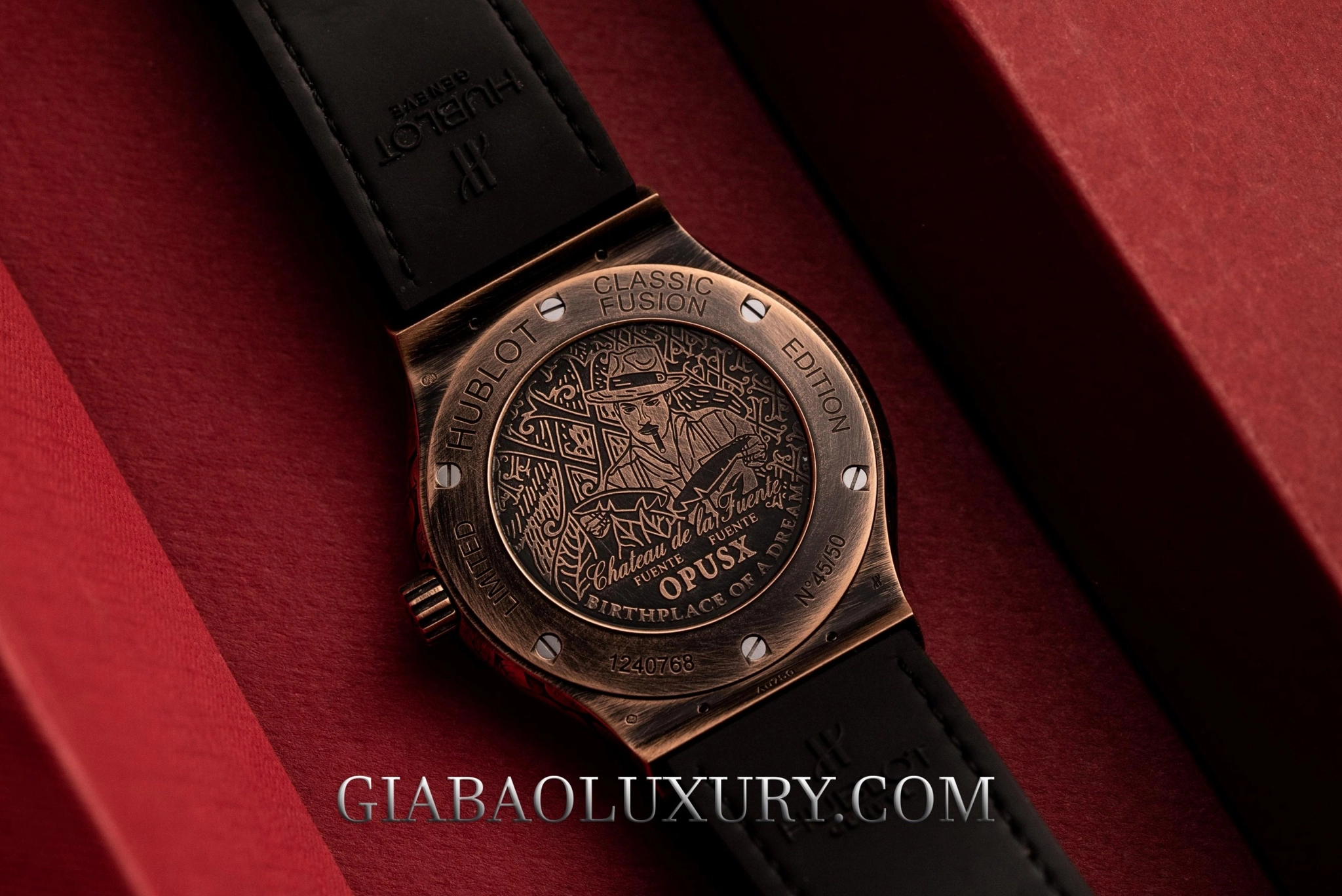 Hublot Classic Fusion Fuente 511.OX.6670.LR.OPX17: nắp đáy chạm khắc của Classic Fusion Fuente