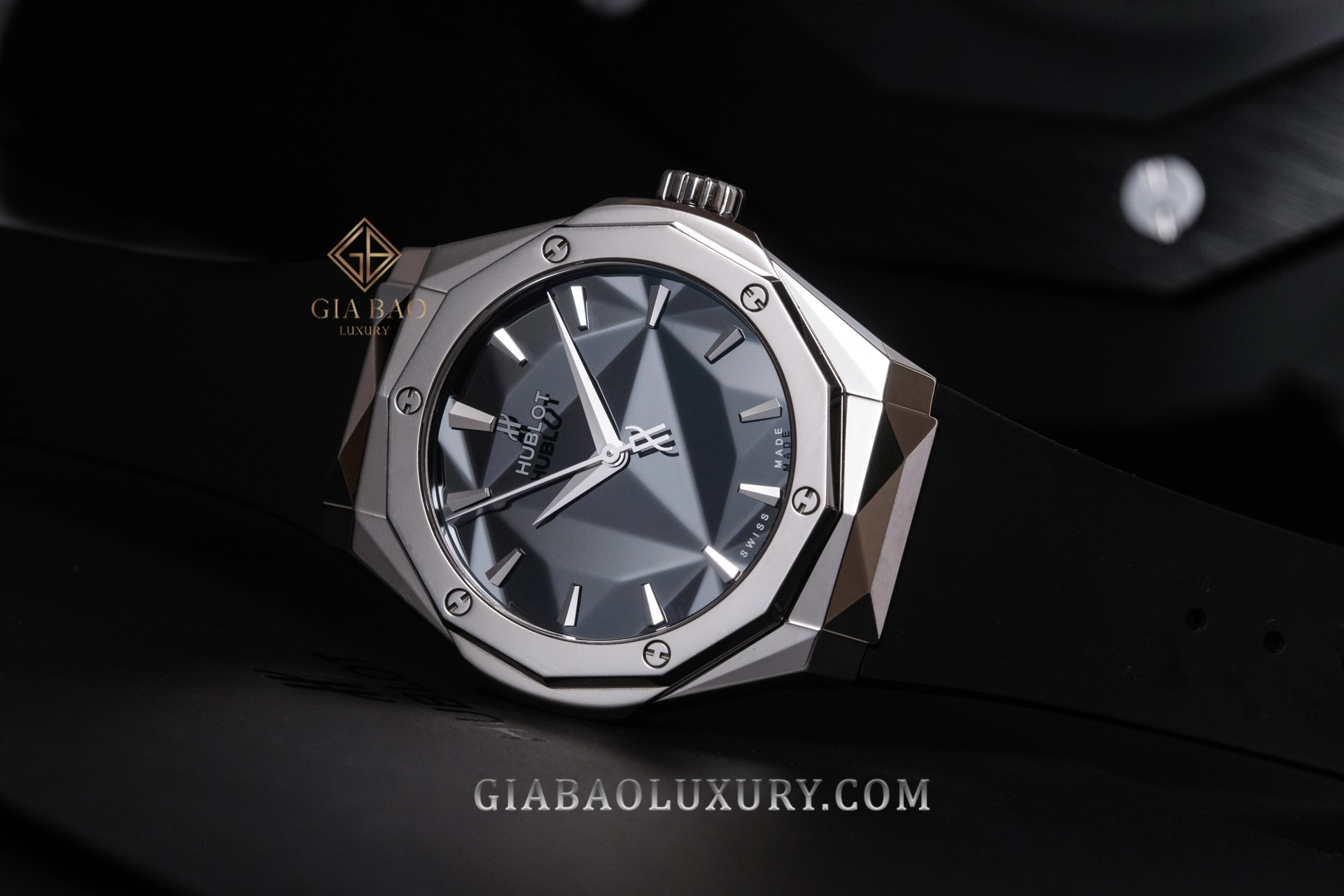 Hublot Classic Fusion Orlinski Titanium 40 mm: Hublot Classic Fusion Orlinski Titanium nhìn chính diện