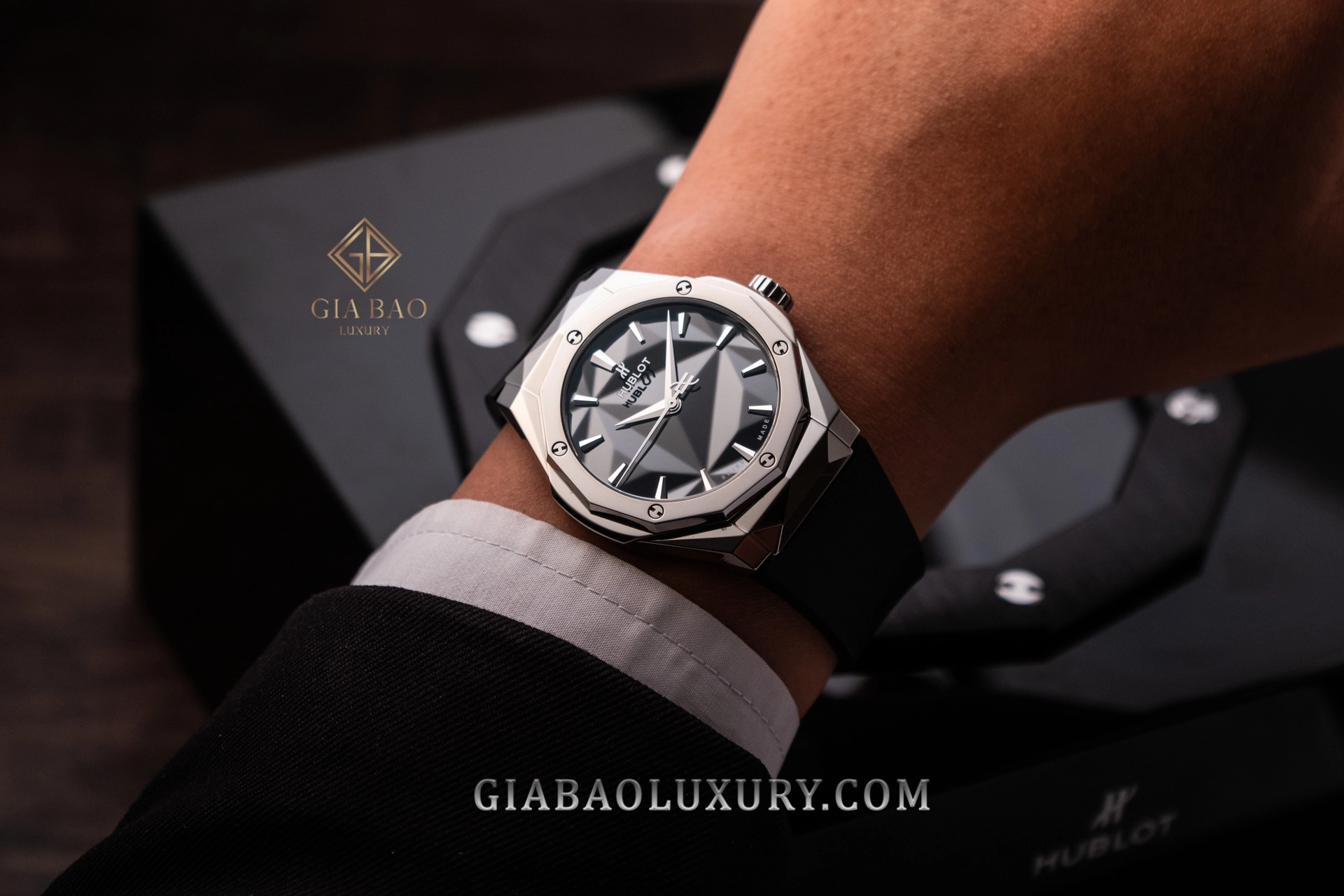 Hublot Classic Fusion Orlinski Titanium 40 mm: Classic Fusion Orlinski Titanium trên cổ tay