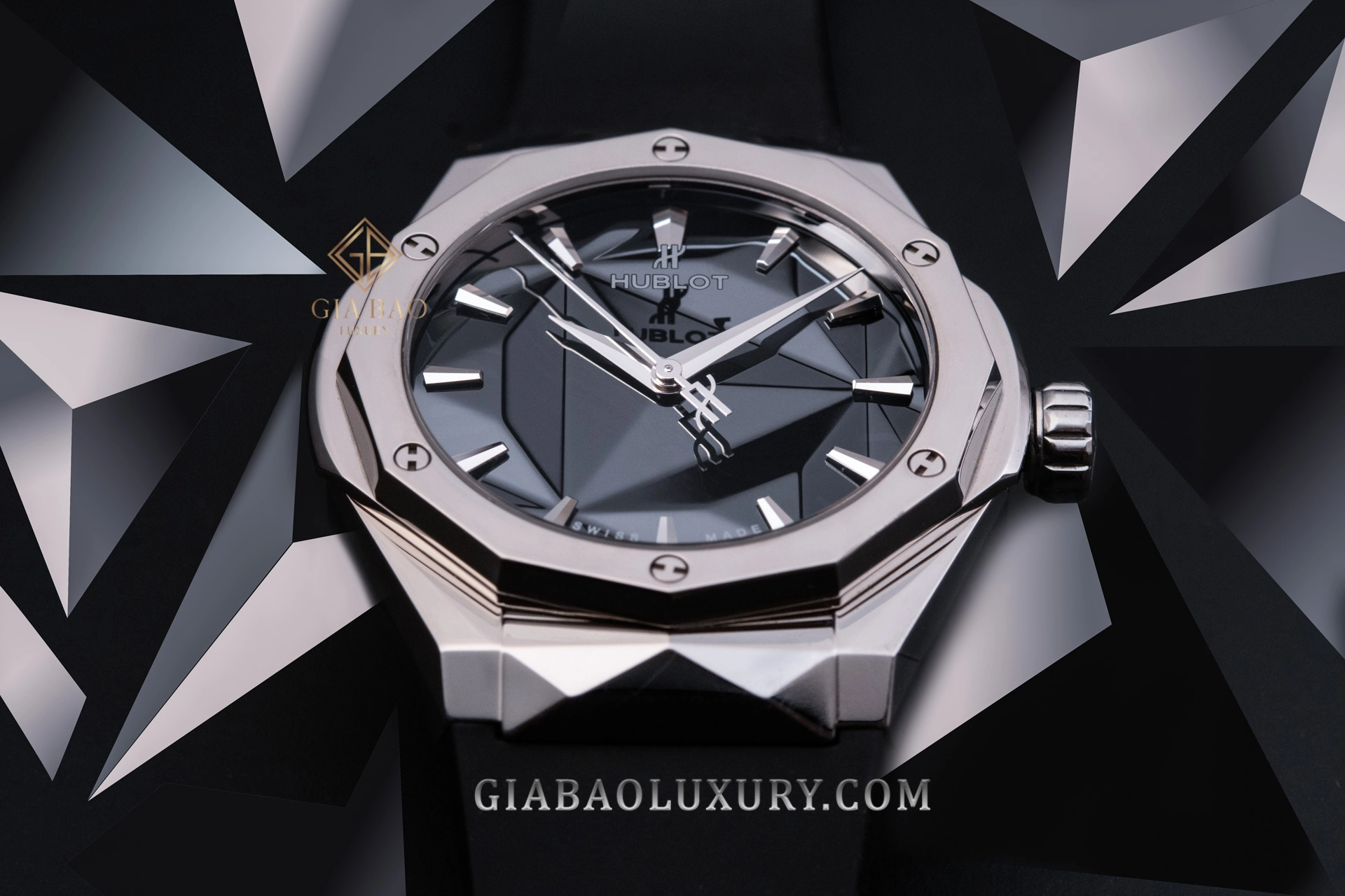 Hublot Classic Fusion Orlinski Titanium 40 mm: hình học mặt số Orlinski đặt trên nền đa giác