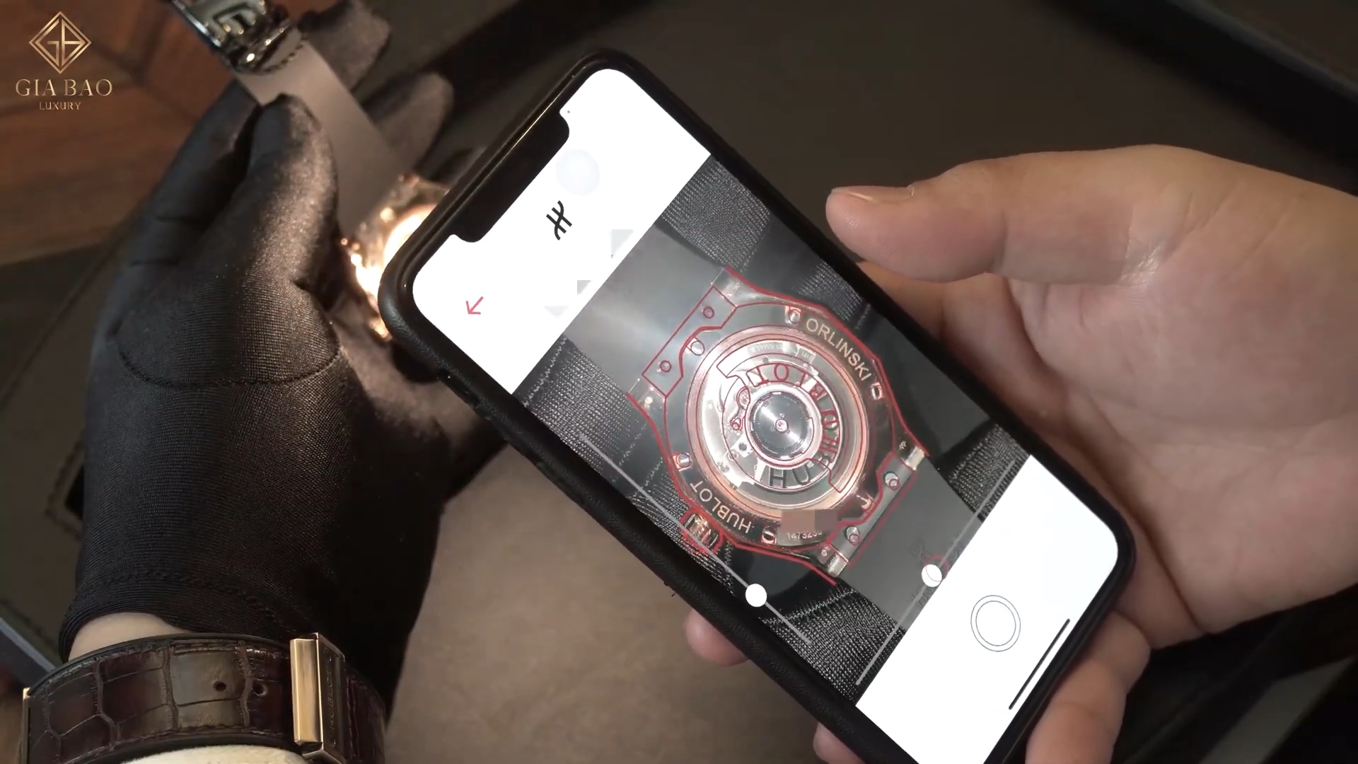 Ứng dụng Hublot quét mặt sau đồng hồ