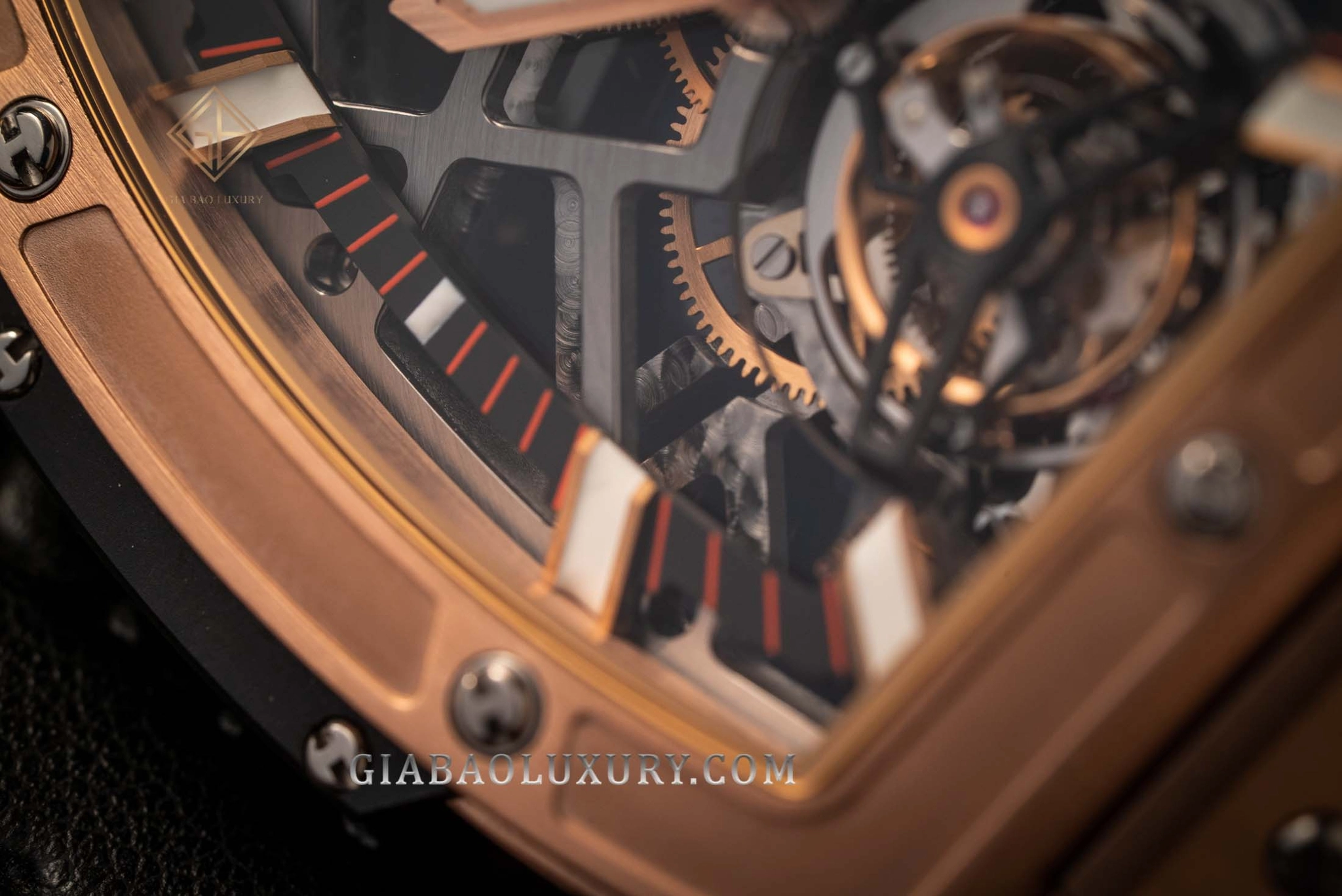 Hublot MP-06 Senna King Gold: tourbillon và dự trữ 120 giờ: các cầu máy màu đen và chỉ báo dự trữ năng lượng