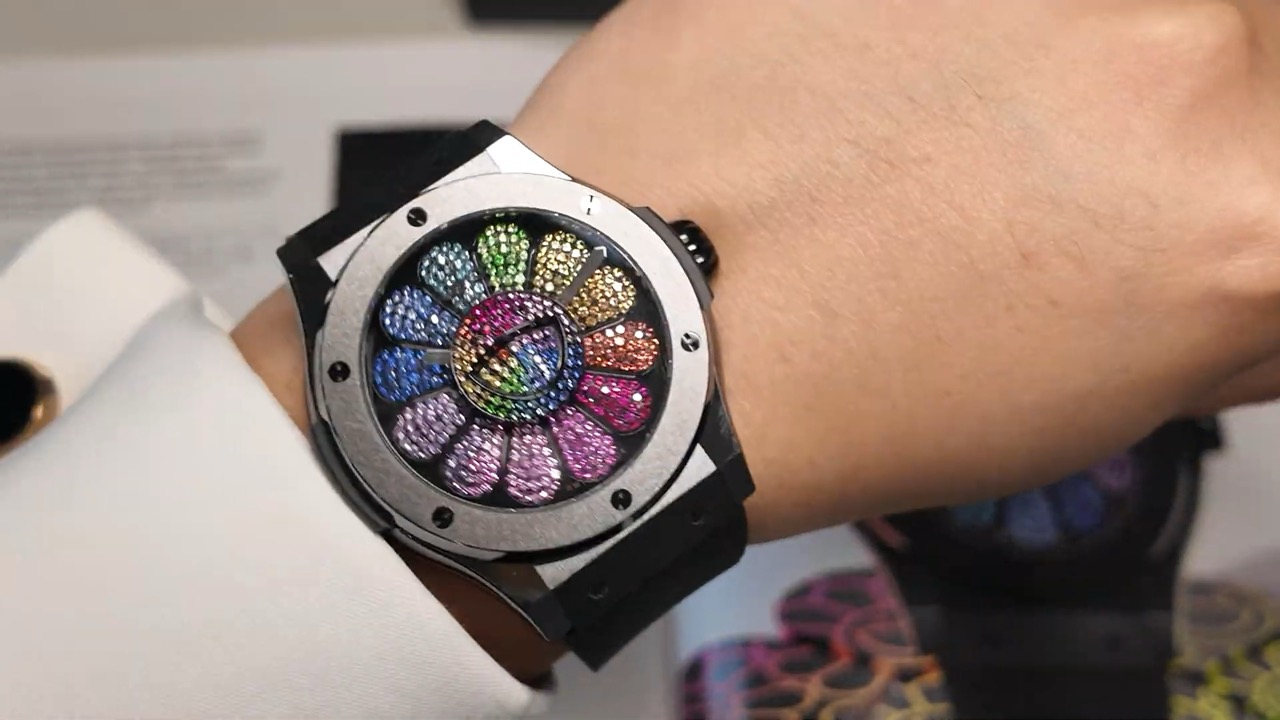 Hublot Murakami Black Ceramic Rainbow trên cổ tay