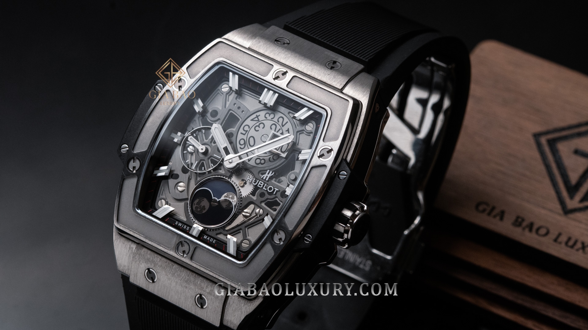 Hublot Spirit of Big Bang Moonphase nhìn nghiêng