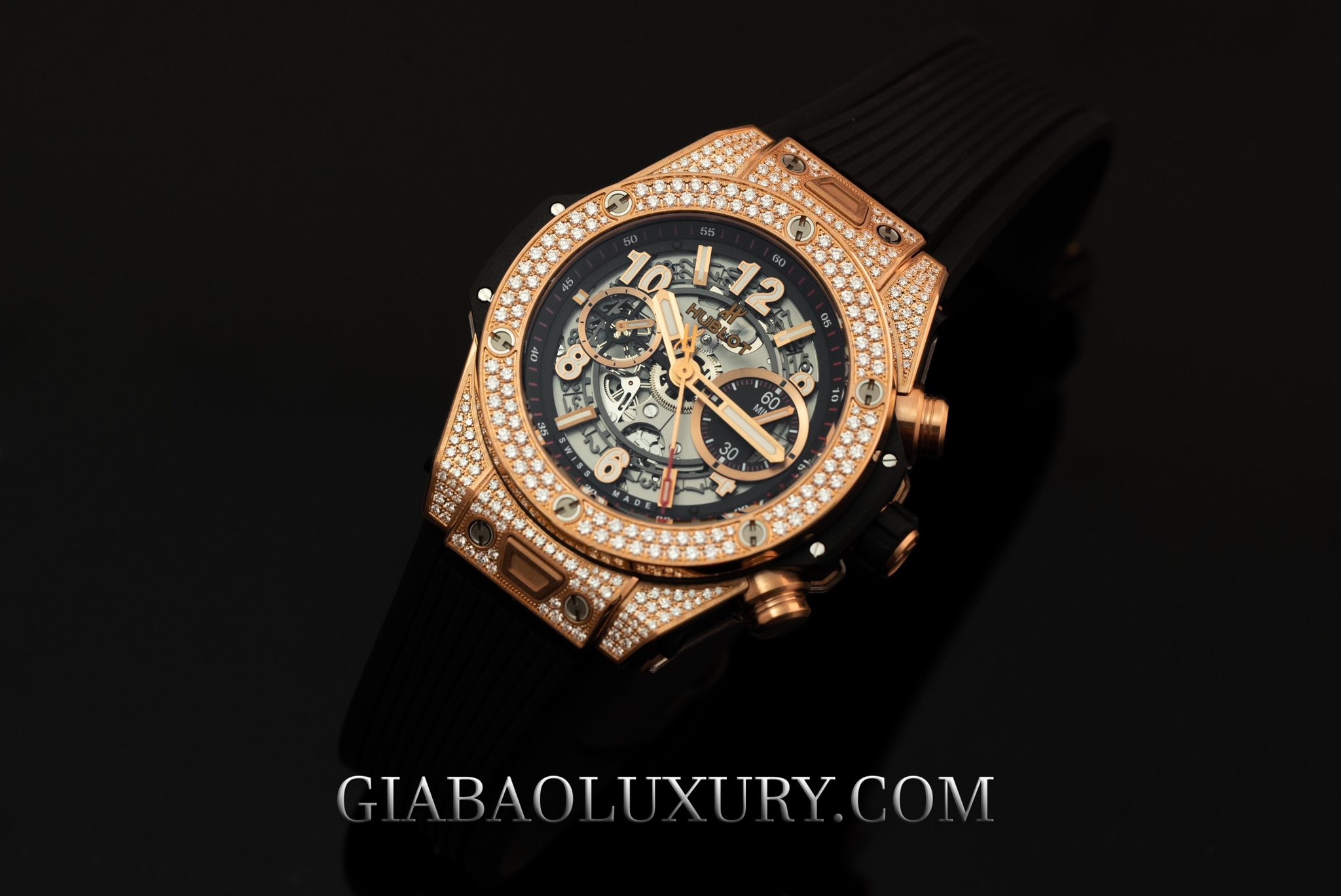 Bezel nạm kim cương của Hublot Big Bang Unico King Gold Pavé