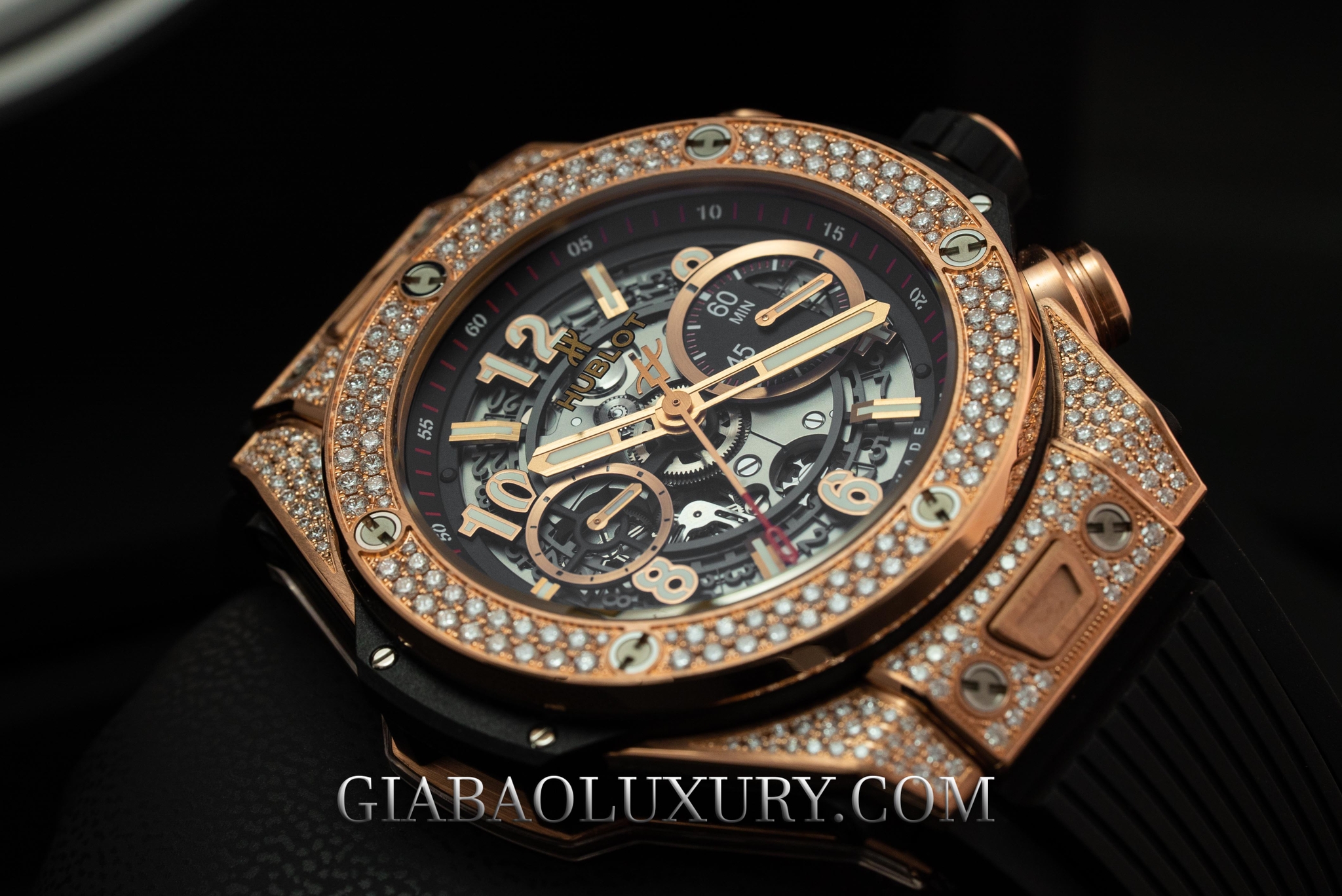 Núm và nút bấm chronograph của Hublot Big Bang Unico King Gold Pavé