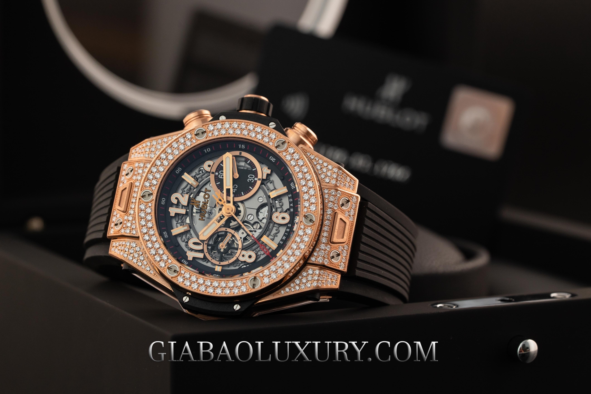 Hublot Big Bang Unico King Gold Pavé nhìn chính diện