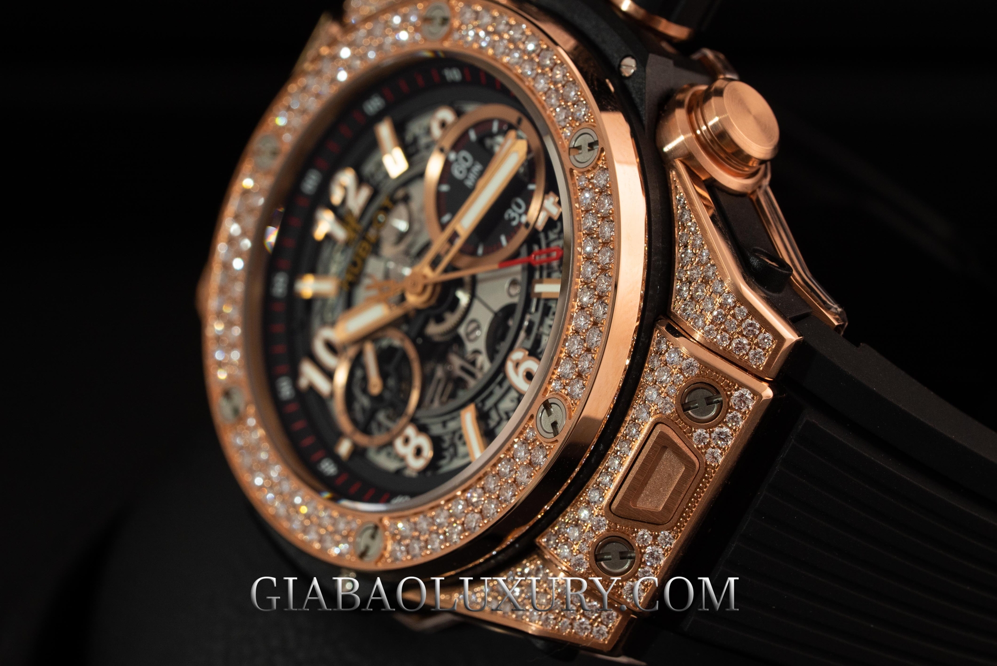 Chi tiết phần nối dây của Hublot Big Bang Unico King Gold Pavé