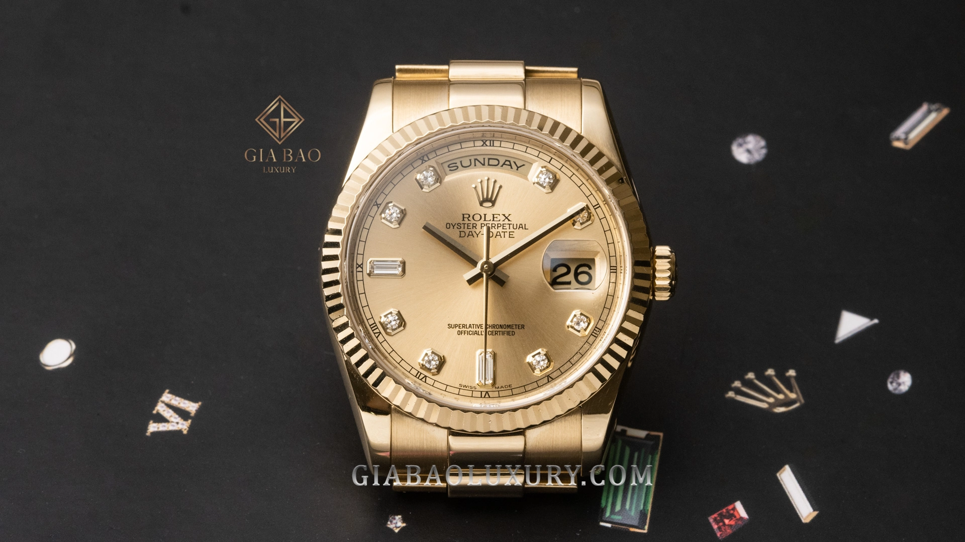 Hướng dẫn mua Rolex Day-Date: Day-Date vàng vàng với bezel khía và cọc baton