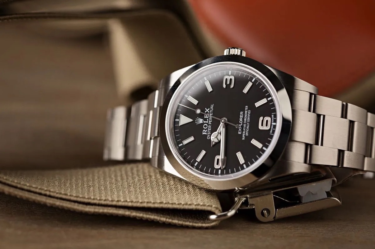 Hướng dẫn mua Rolex Explorer: Rolex Explorer 214270 với cọc 3 6 9