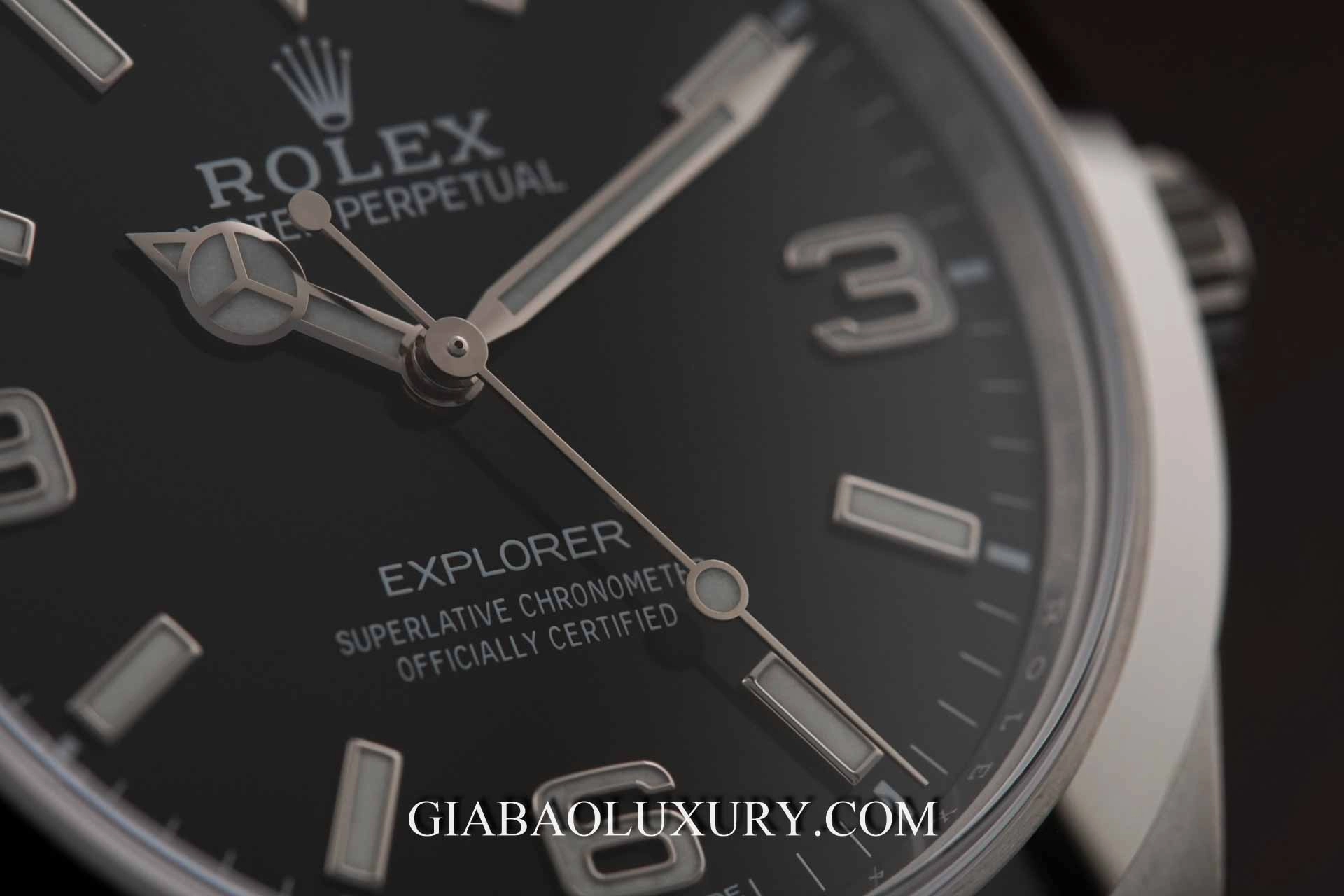 Hướng dẫn mua Rolex Explorer: cận cảnh mặt số Explorer 214270
