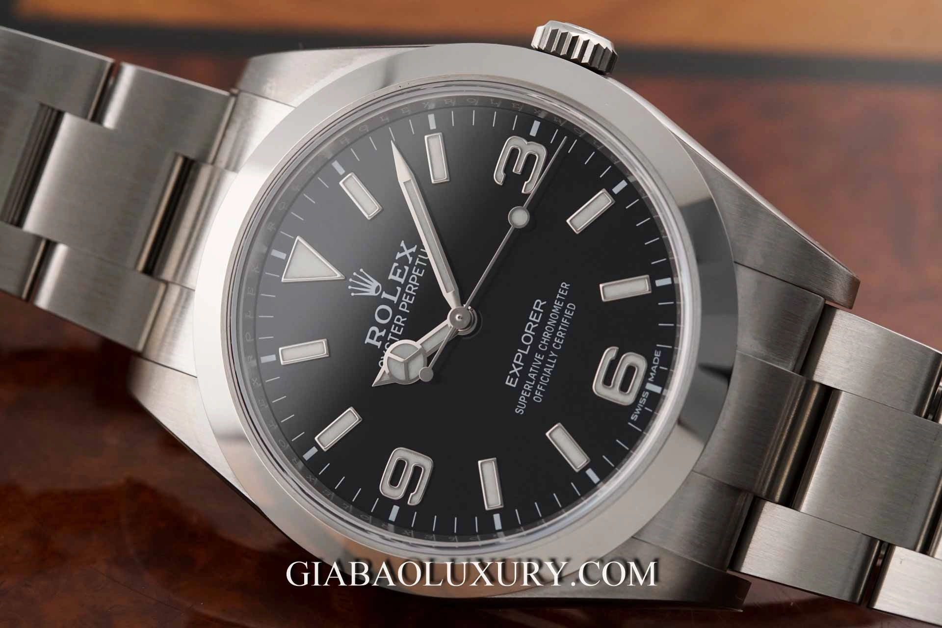 Hướng dẫn mua Rolex Explorer: Explorer 214270 với dây Oyster