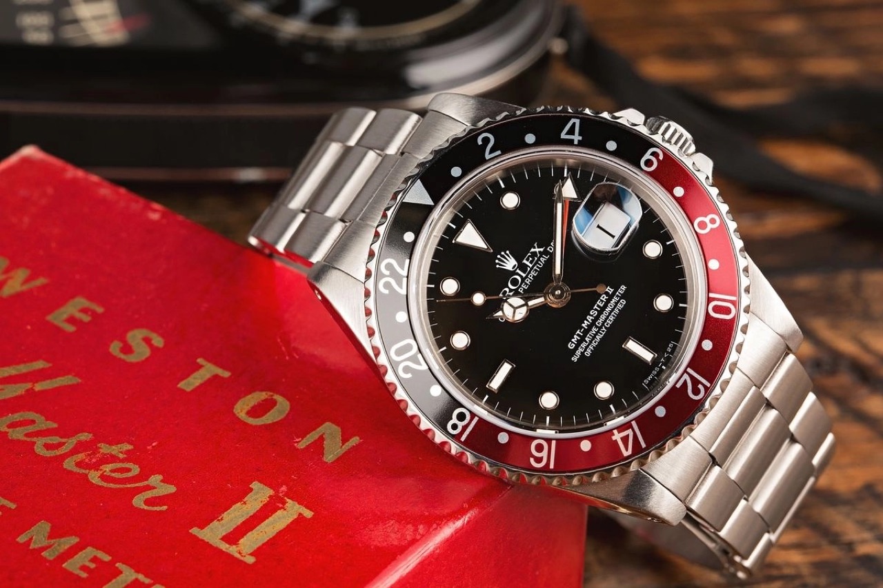 Hướng dẫn mua Rolex GMT-Master II: GMT-Master II Pepsi với dây Oyster
