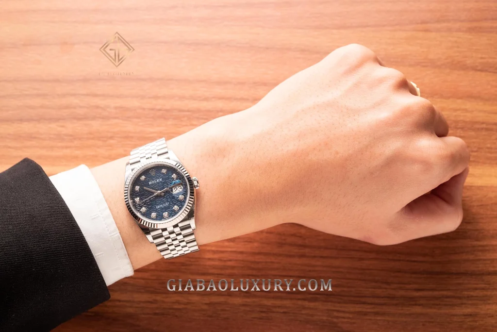 Hướng dẫn mua Rolex mặt số xanh: Rolex Datejust mặt xanh đi cùng dây Jubilee