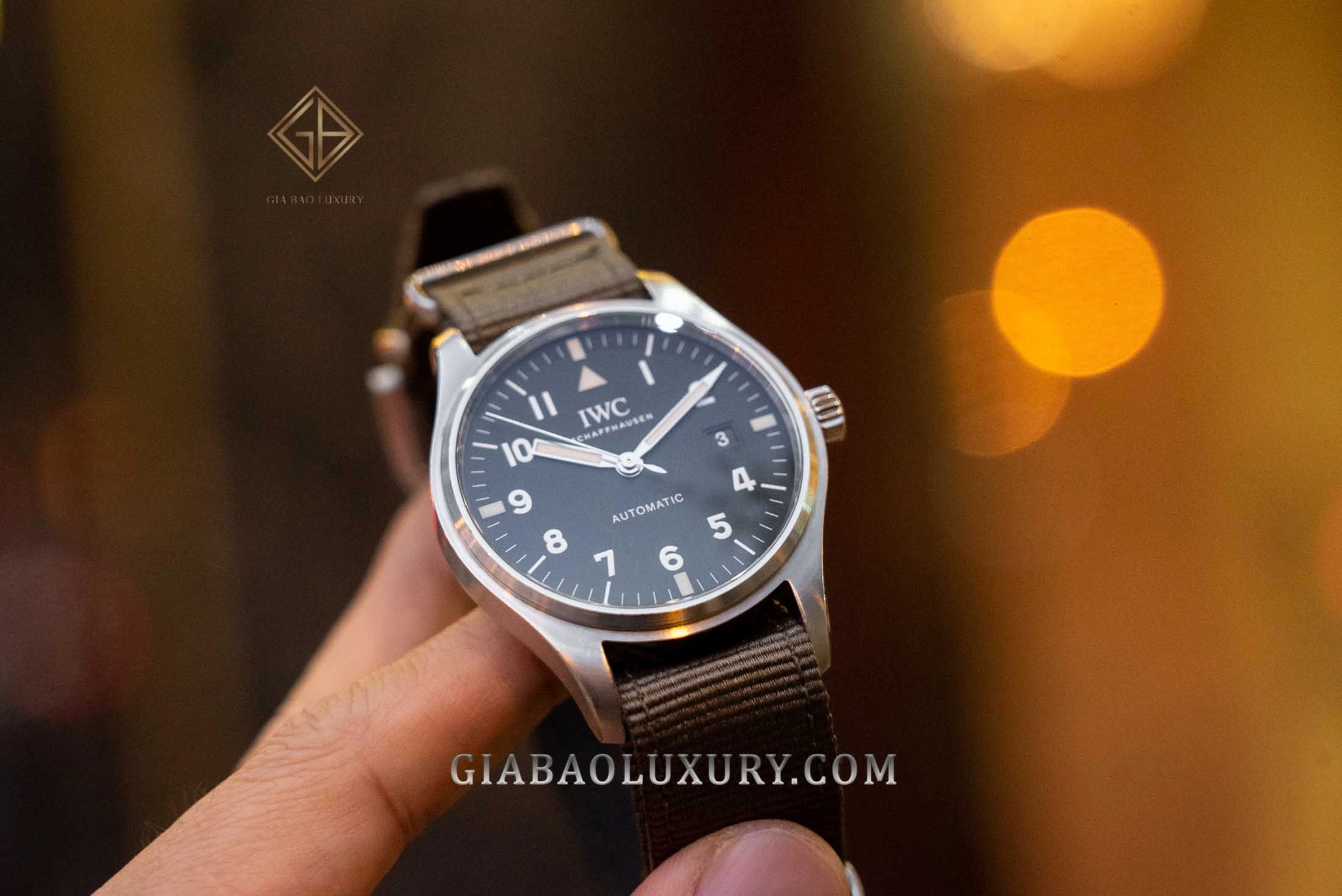 IWC Mark XVIII Tribute to Mark XI IW327007: vỏ thép 40 mm và dây textile xanh