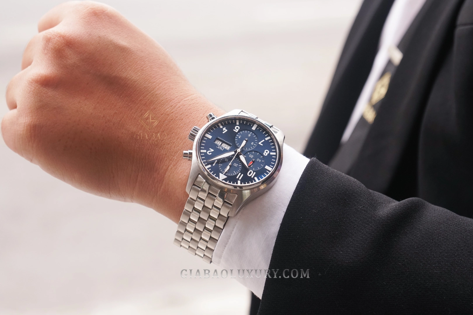 IWC Pilot’s Watch Chronograph Edition Le Petit Prince IW377717: dây thép cùng khóa gập