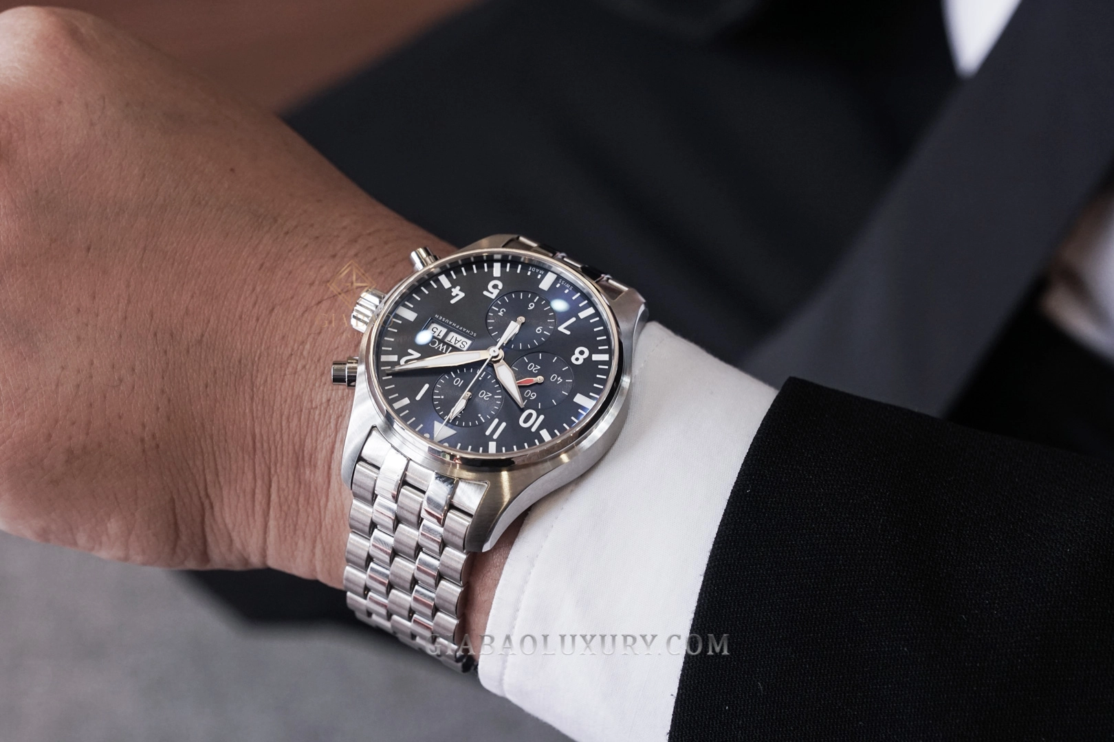 IWC Pilot’s Watch Chronograph Edition Le Petit Prince IW377717: trải nghiệm IW377717 trên cổ tay