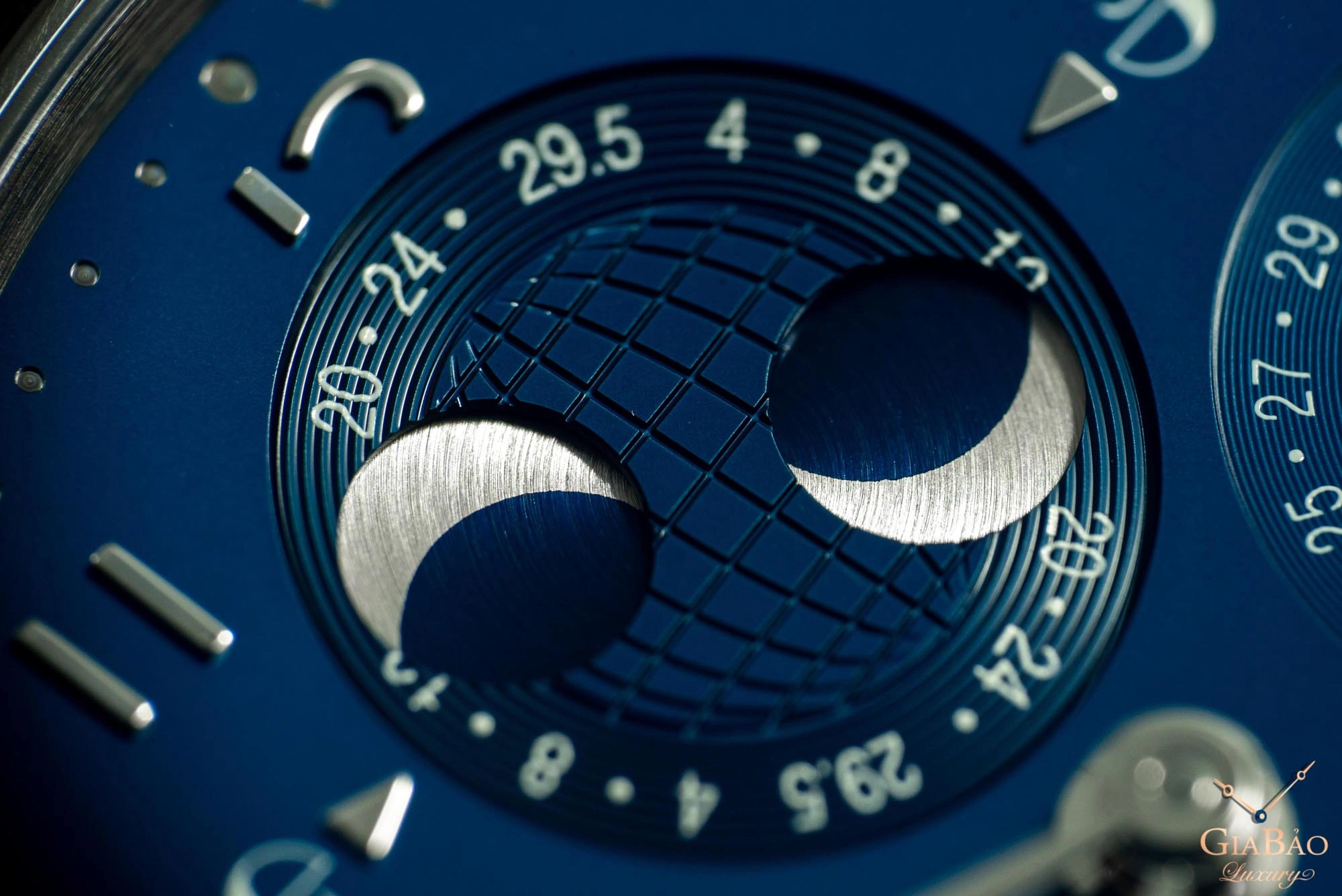 IWC Portugieser Perpetual Calendar: lịch trăng hai bán cầu: màn hình trăng kép cho hai bán cầu