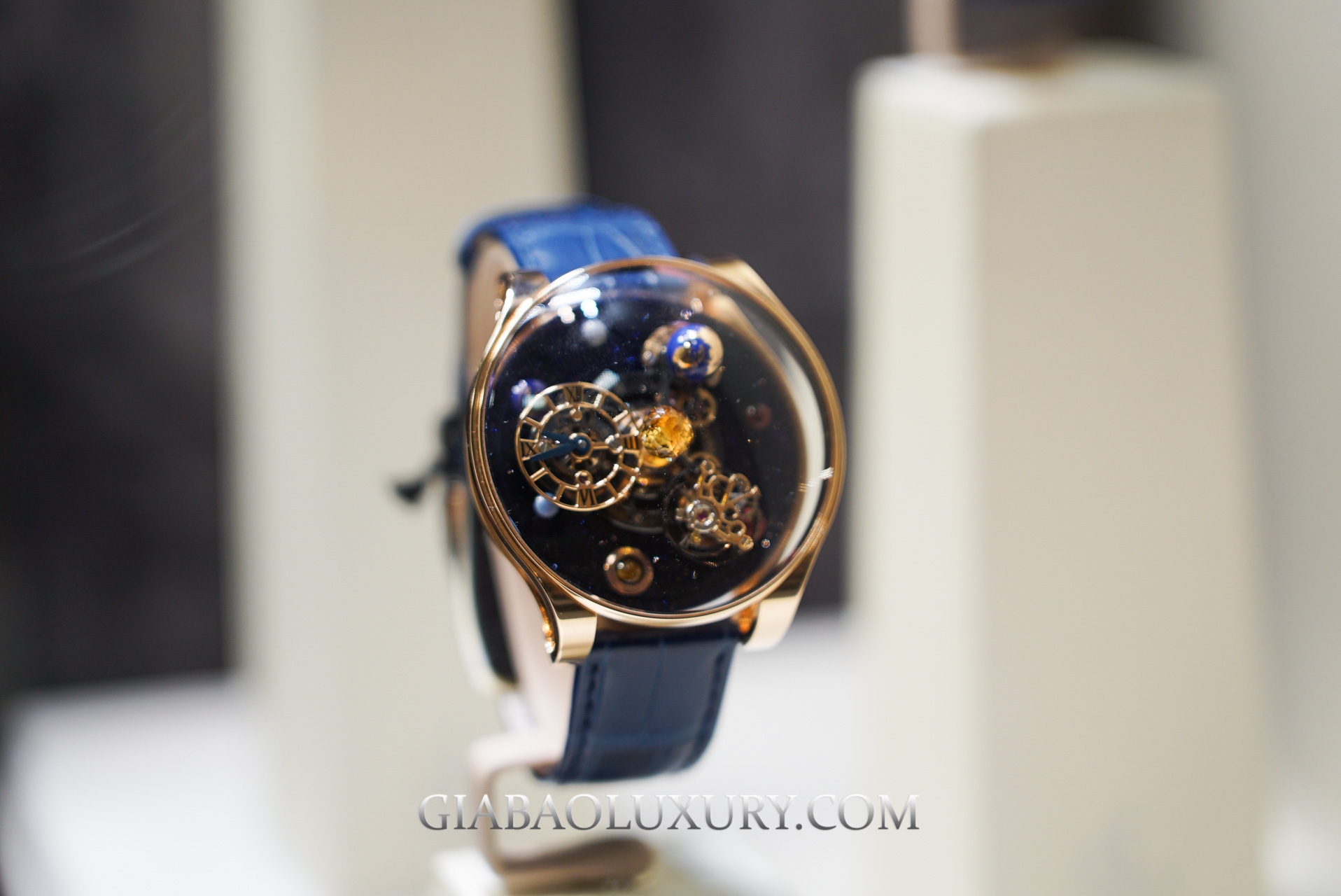 Jacob & Co. tại Baselworld 2019: gian hàng và Astronomia: Epic SF24 với bảng lật hiển thị thành phố