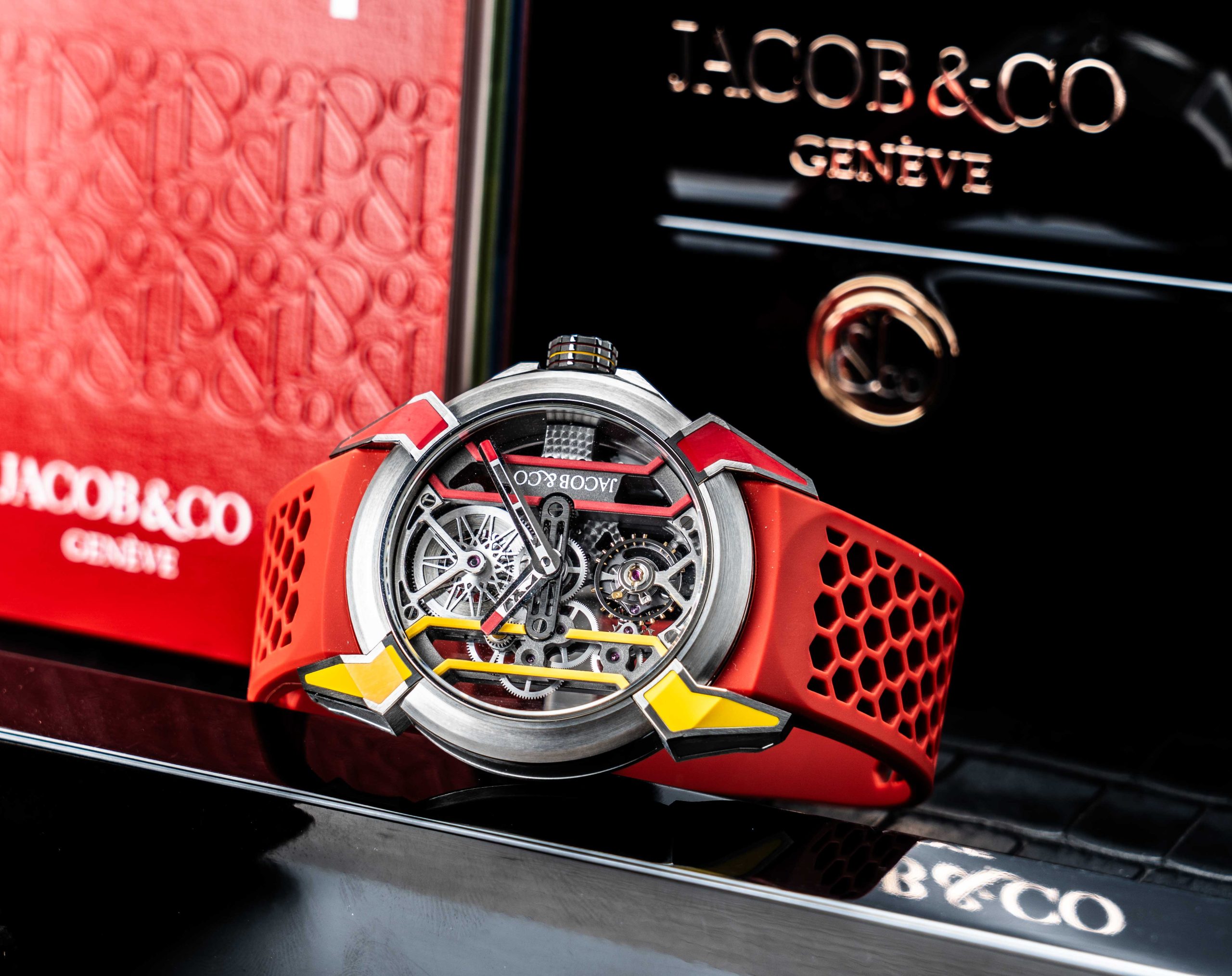 Jacob & Co. Epic X Vietnam Limited Edition: Jacob & Co. Epic X Vietnam Limited Edition trên dây cao su đỏ