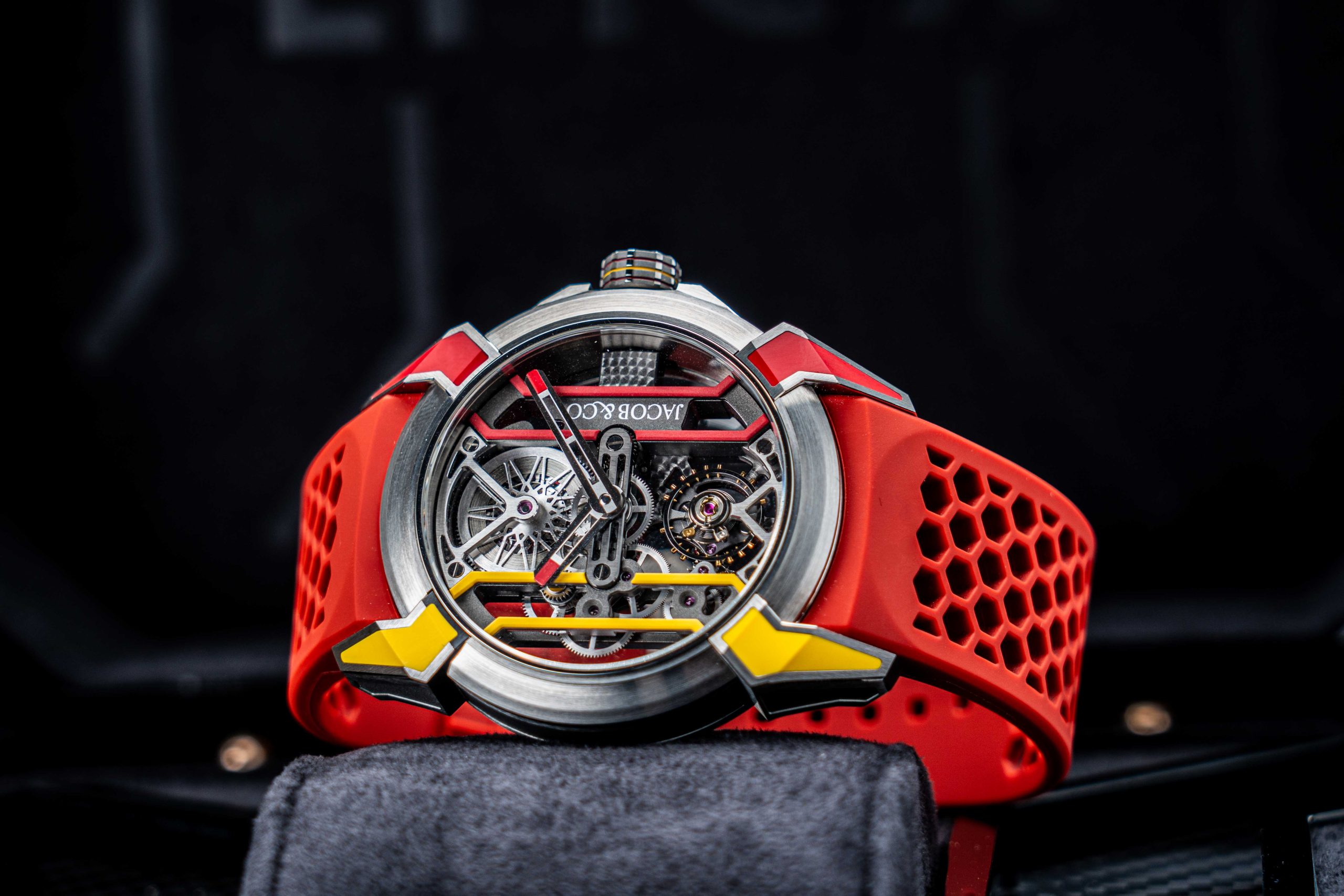 Jacob & Co. Epic X Vietnam Limited Edition: Góc nghiêng nhấn cấu trúc skeleton của Jacob & Co. Epic X